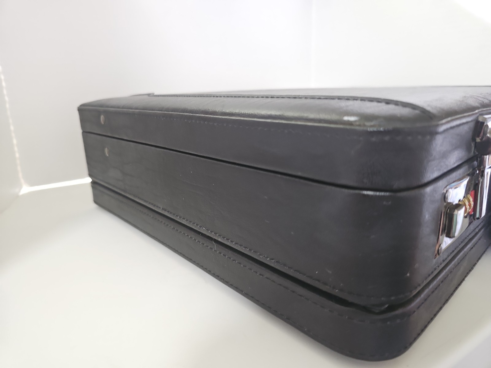 Business Class Black Hard Side Briefcase 17″×12″×4″ Faux Leather Work, Play Prop