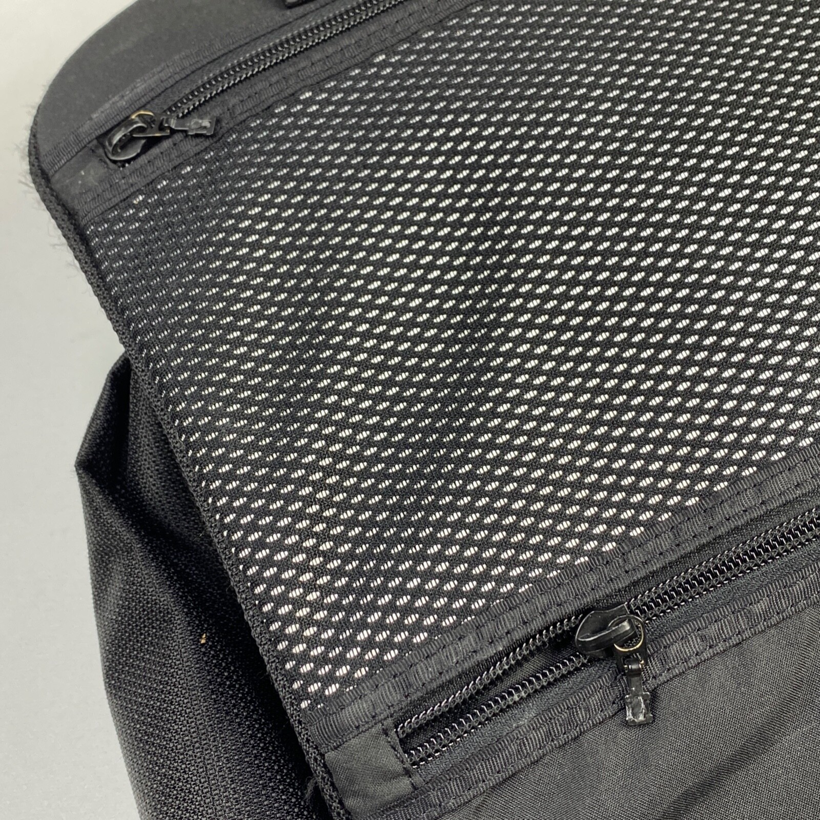 Tumi T2 Black Ballistic Nylon Expandable Messenger Computer Briefcase Bag