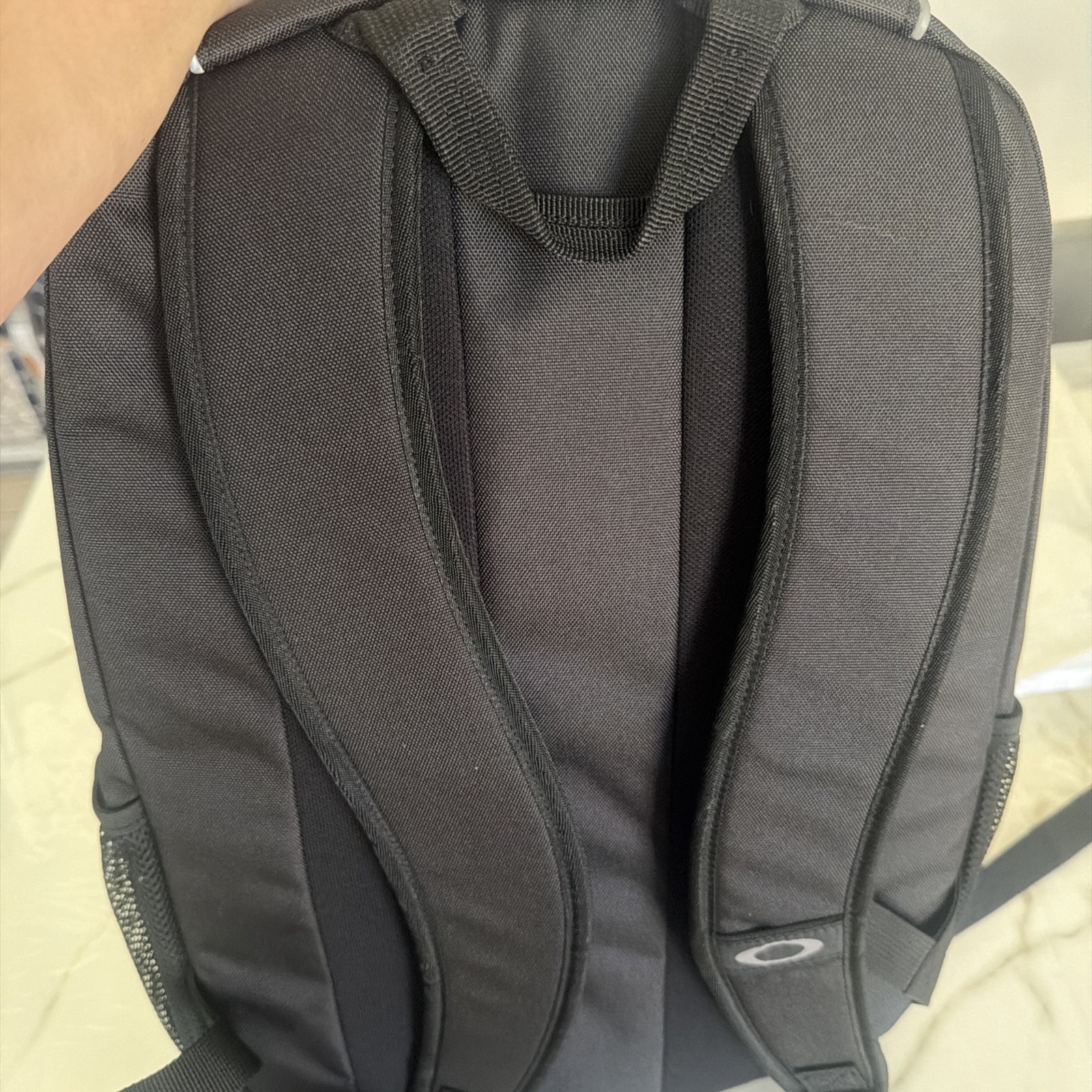 Oakley Enduro 3.0 20L Men’s Backpack – Blackout (921416-02E)