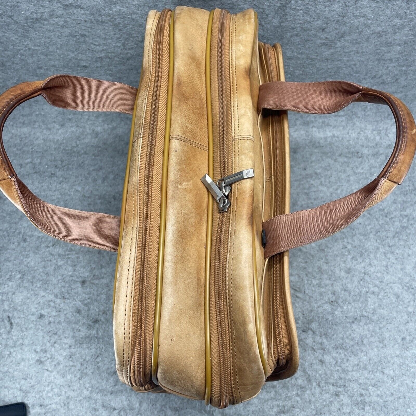 Solo New York Walker Brown Camel Leather Briefcase Laptop Rolling Travel Bag
