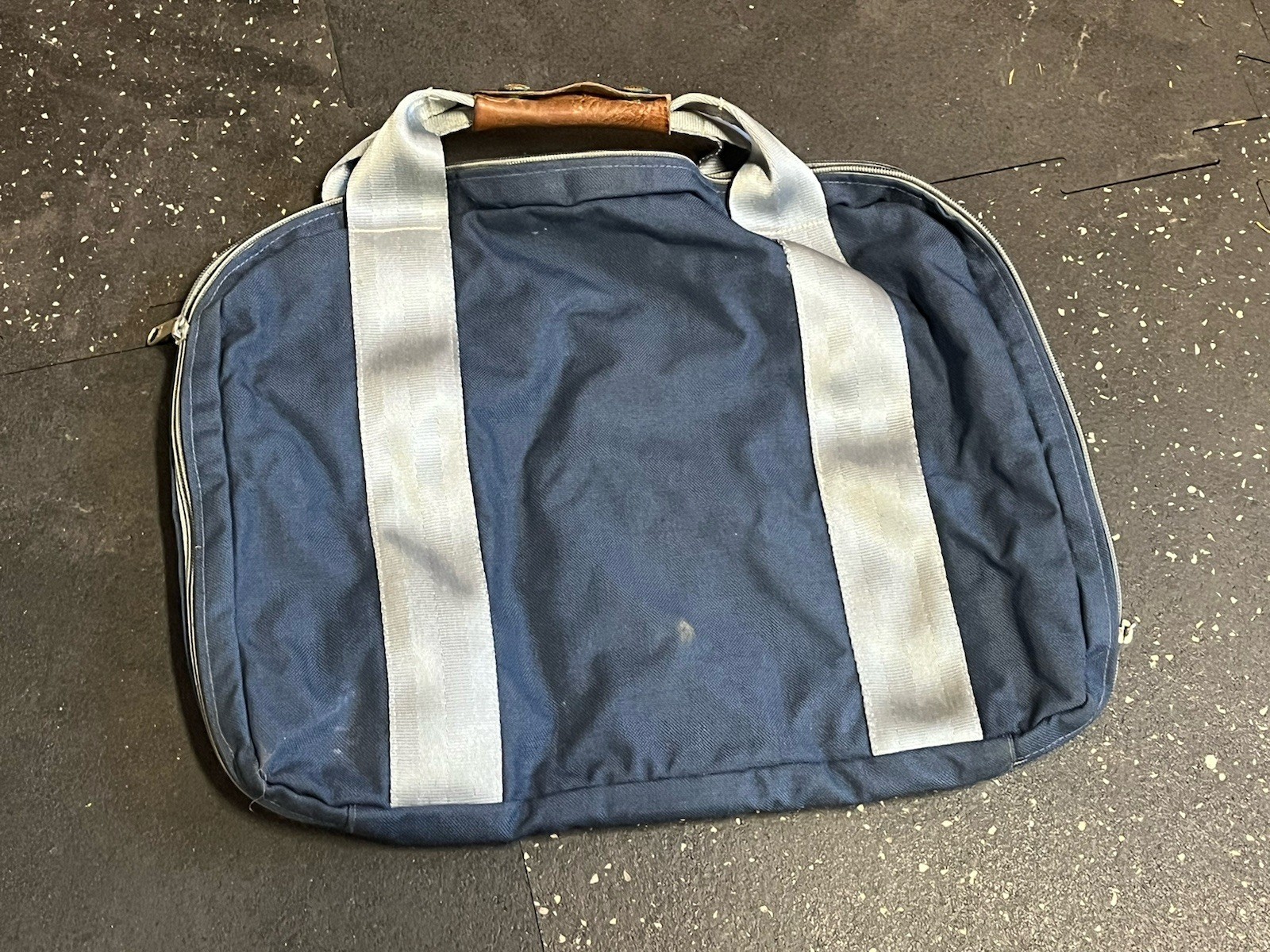 Vintage REI zippered bag brief case travel Leather Snap Button Hand 12” x 16”