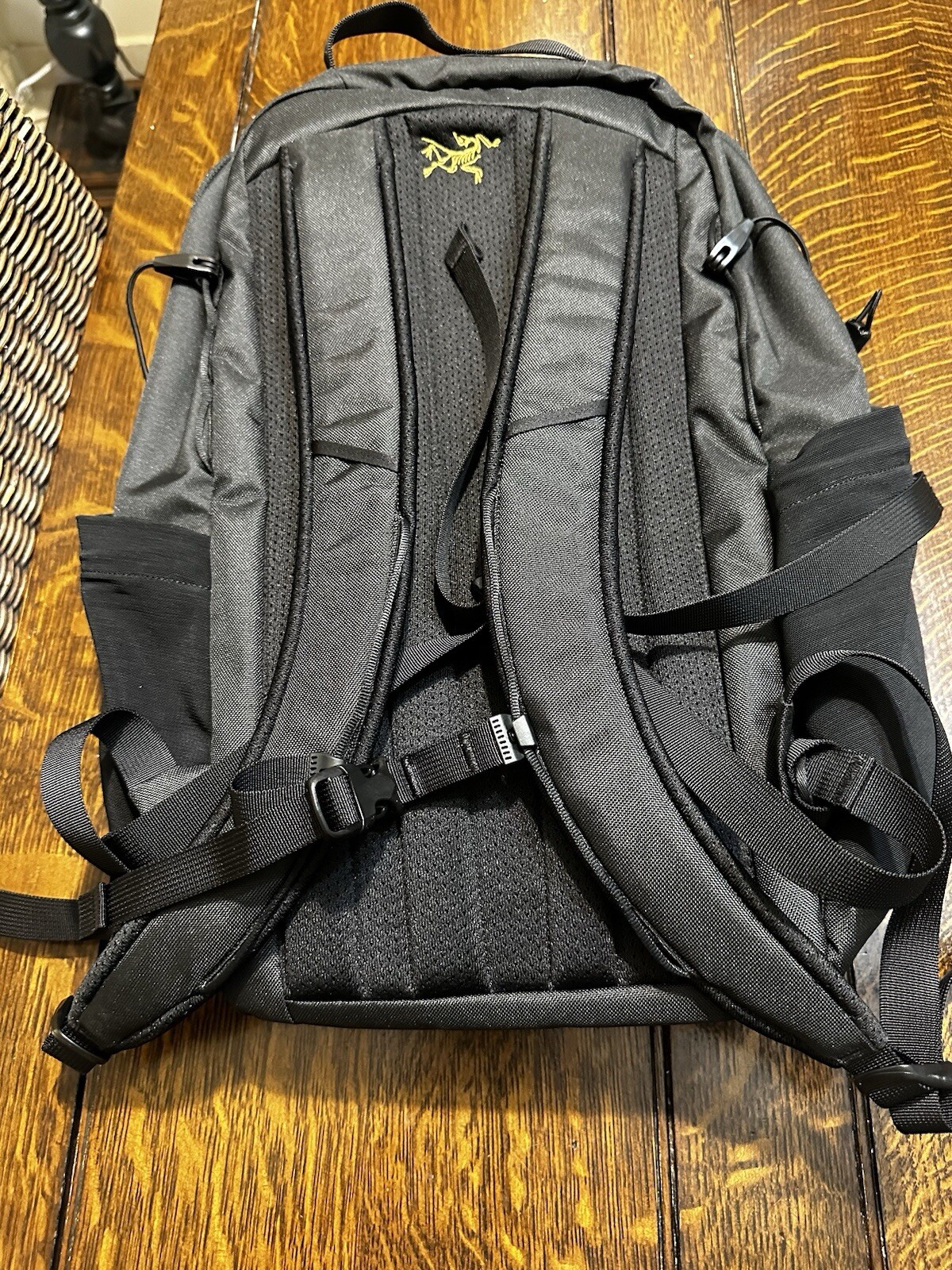 Arc’teryx Backpack Mantis 26 Backpack Black Gold Logo 26 Litre Backpack Rare