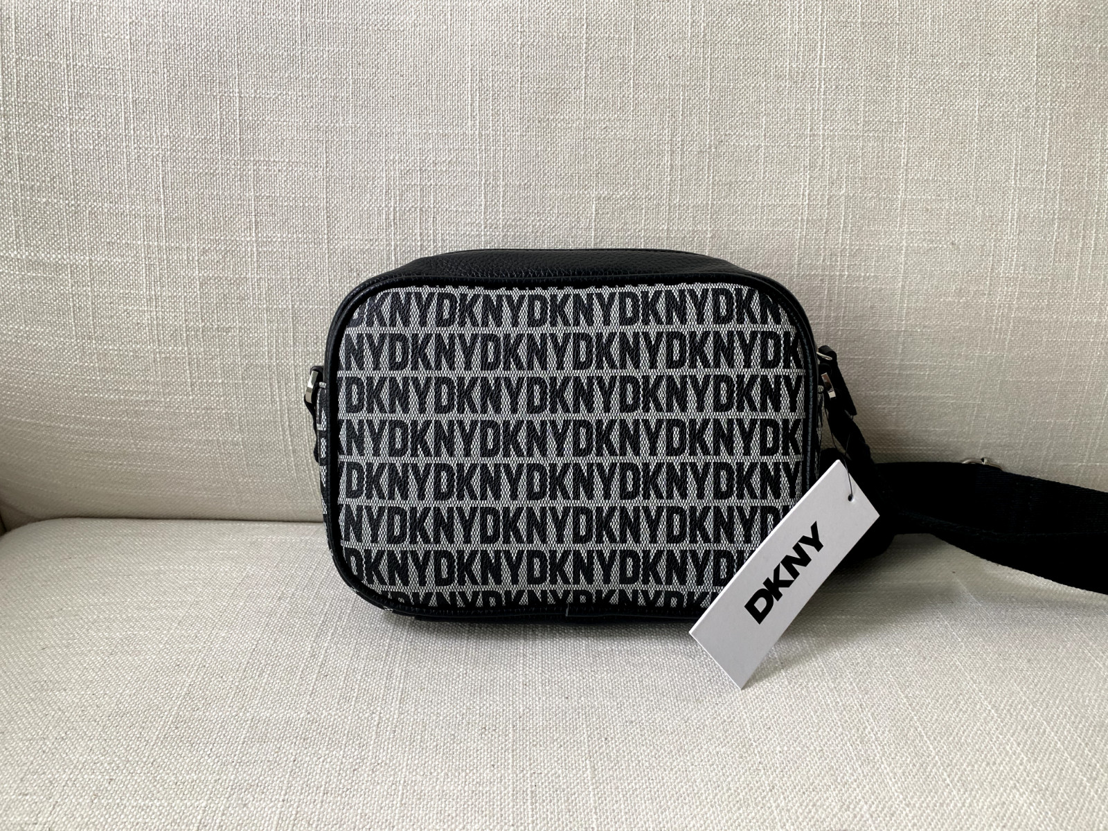 DKNY Mini Crossbody / Small Shoulder Bag in Black NWT