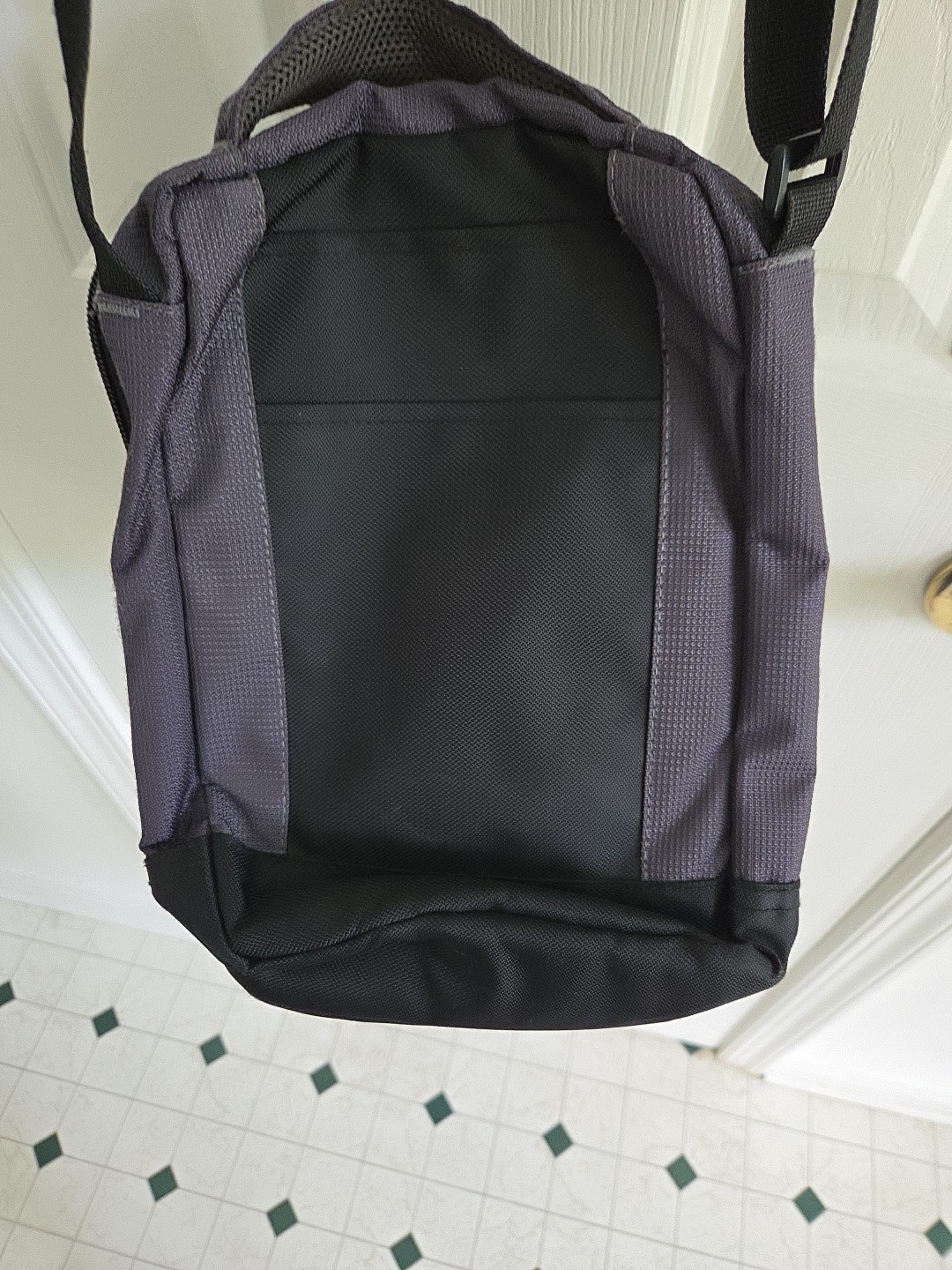 SwissGear Black Gray Vertical SA1092 Adjustable Strap Crossbody Bag Unisex