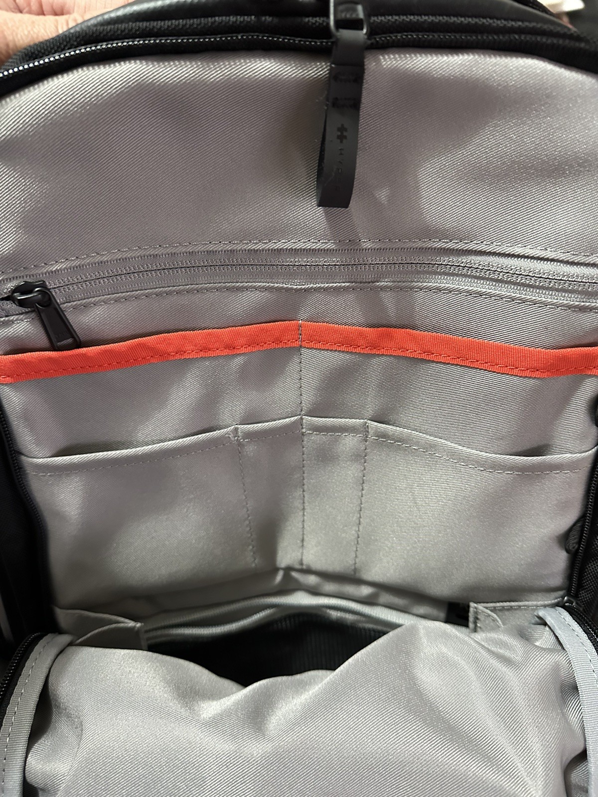 HyperPack Pro with Apple Find My 22L