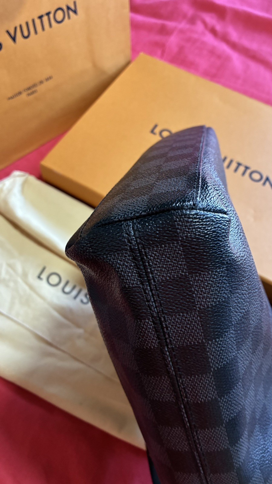 LV District Graphite Messenger Black Leather Complete w/ original packaging