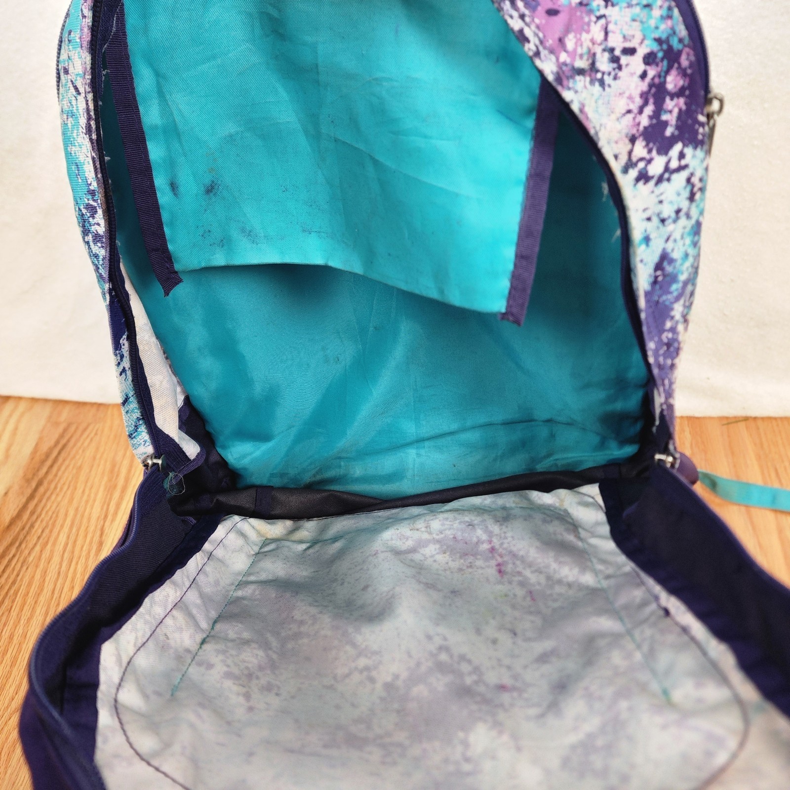 Trans By JanSport Tie Dizzle 17″ Backpack Laptop Sleeve 4 Zippered Compartments