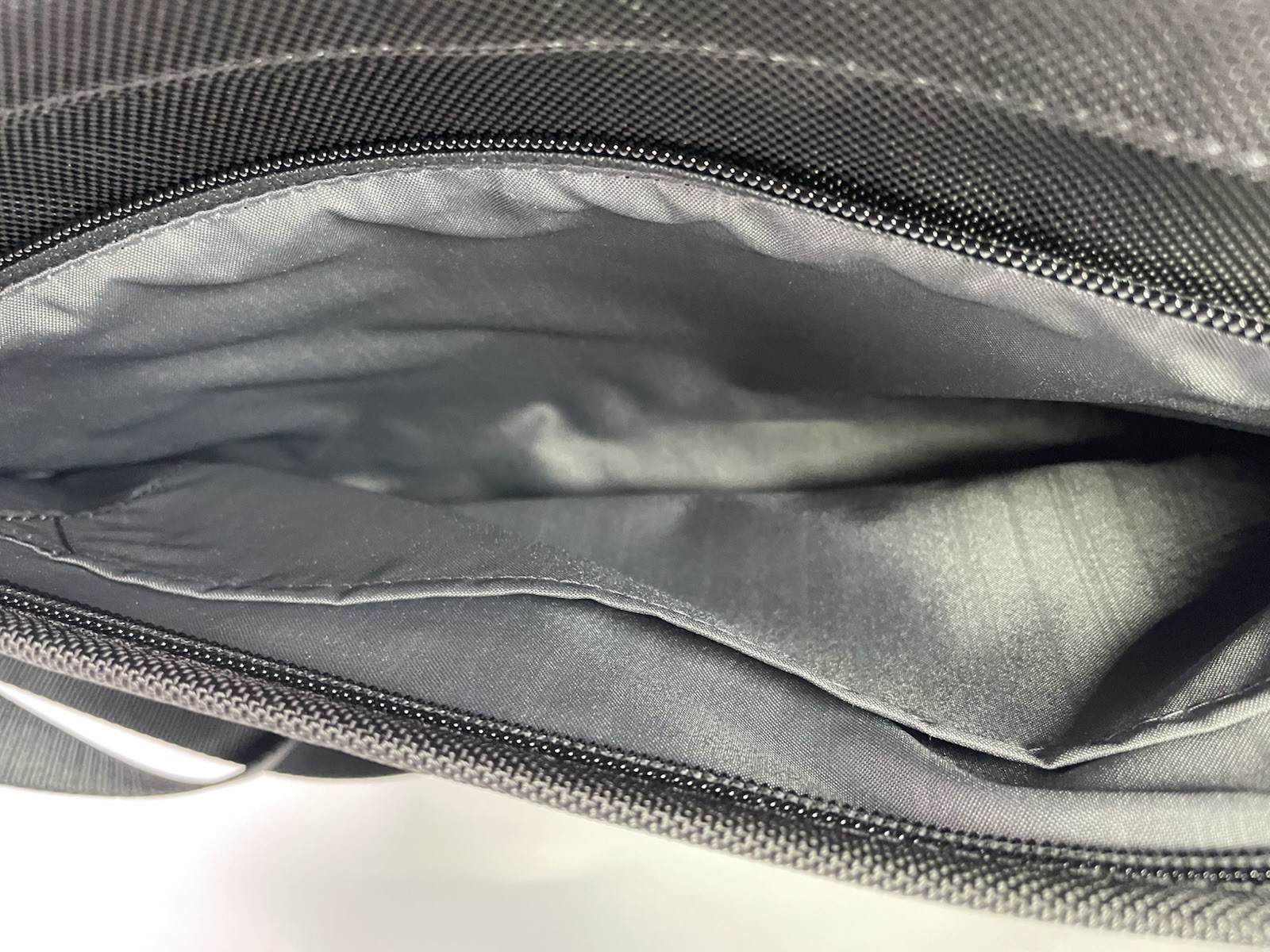TUMI Alpha 2 Organizer Portfolio Brief / Expandable Messenger