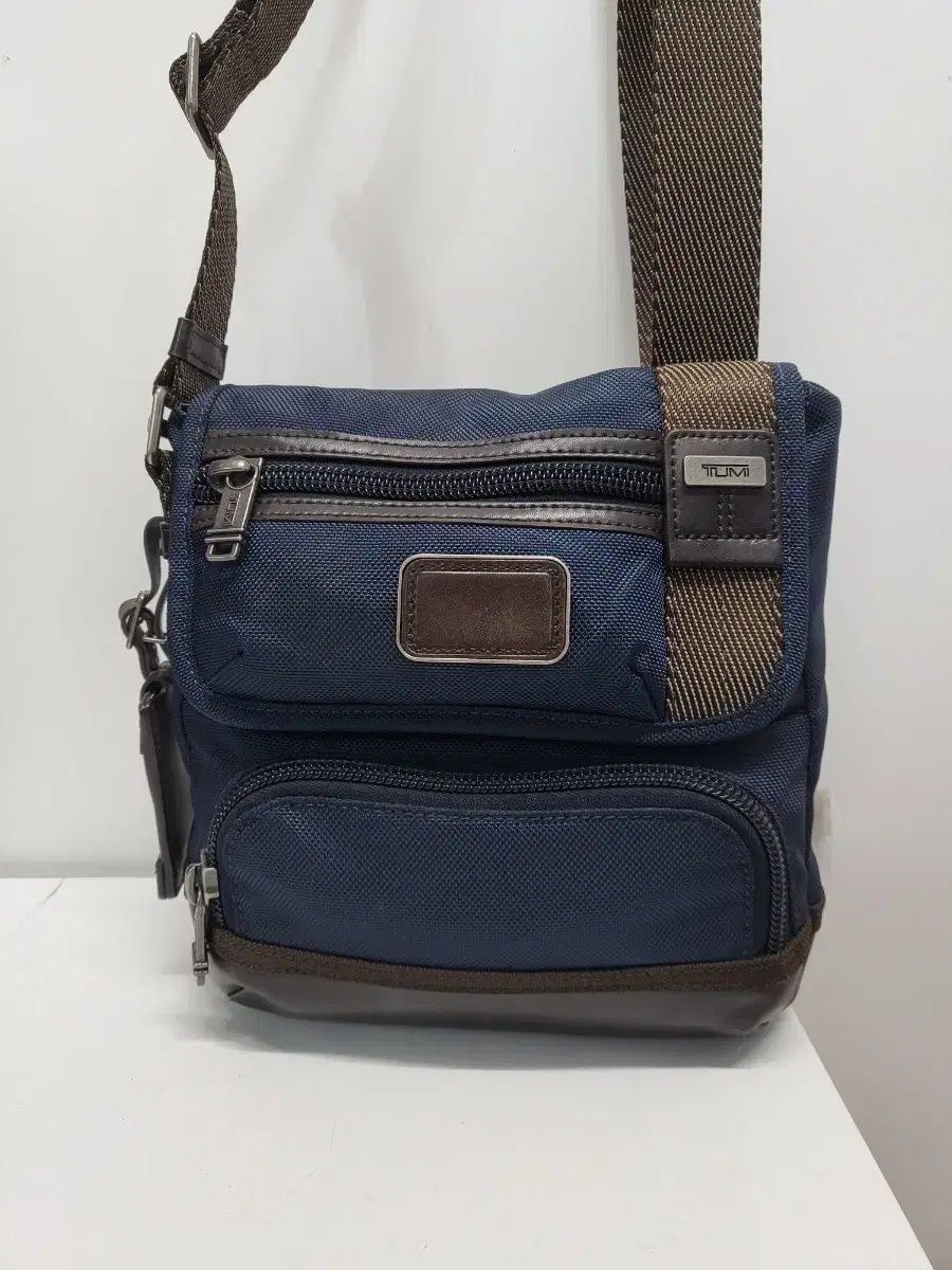 Tumi Crossback (Free shipping *Not applicable for Mercari shop transactions)