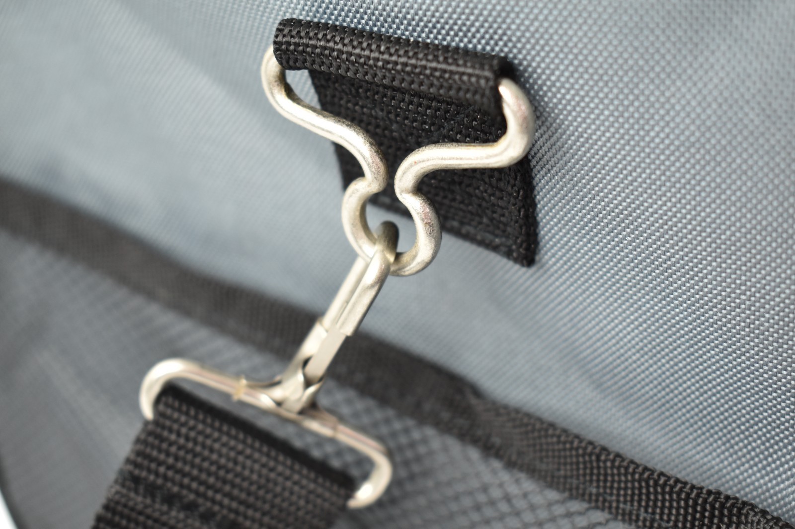 Everest Crossover Duffle Bag w/ Shoulder Strap / Gray/Black / 20″x10″x10″