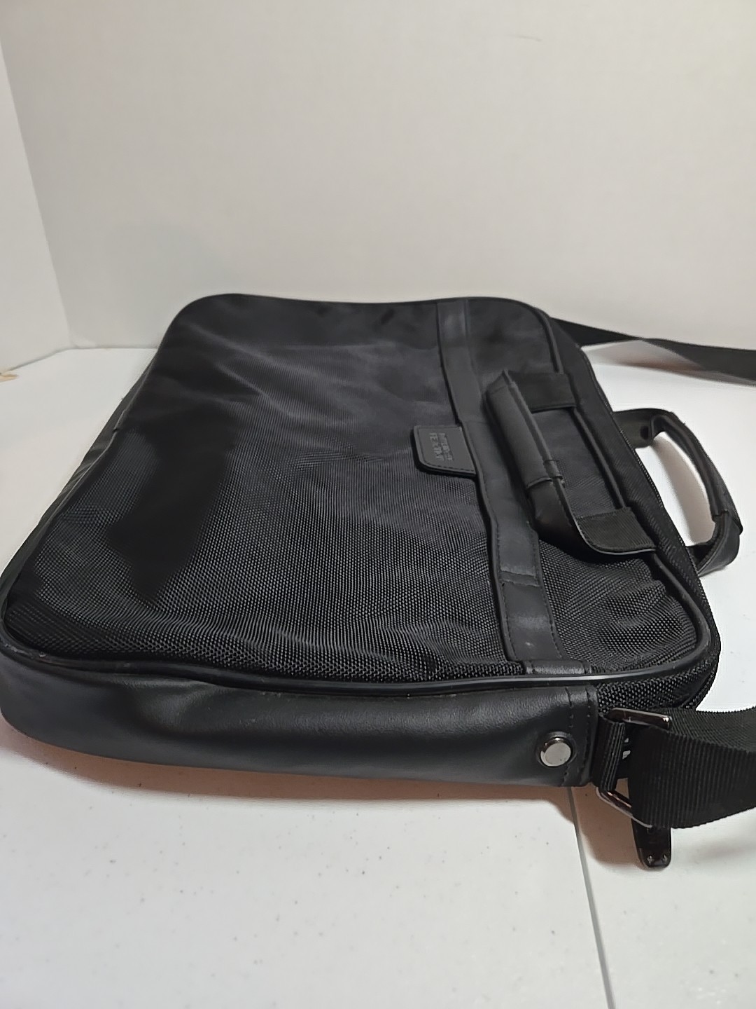 Kenneth Cole Reaction computer Bag 12 x 17 Inches