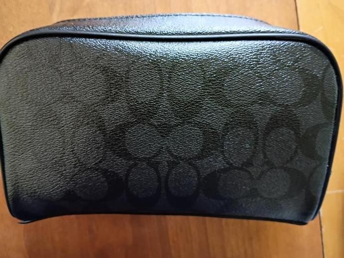Coach Men’s Black Toiletry Travel Bag Black w/ 3 Stripes – Excellent Condition