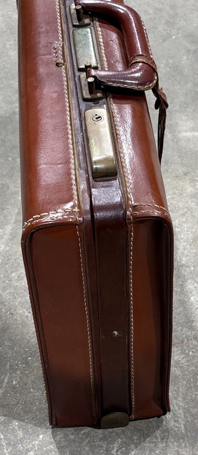 Vintage Brown Leather P Lockwell Briefcase Carrying Case/Exhibitor 18”x14”x5”