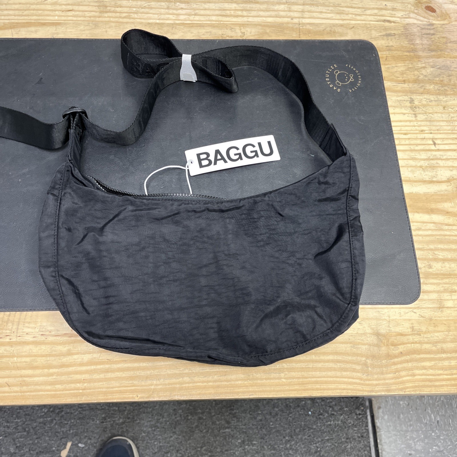 BAGGU Medium Nylon Crescent Bag – Black, M, Black