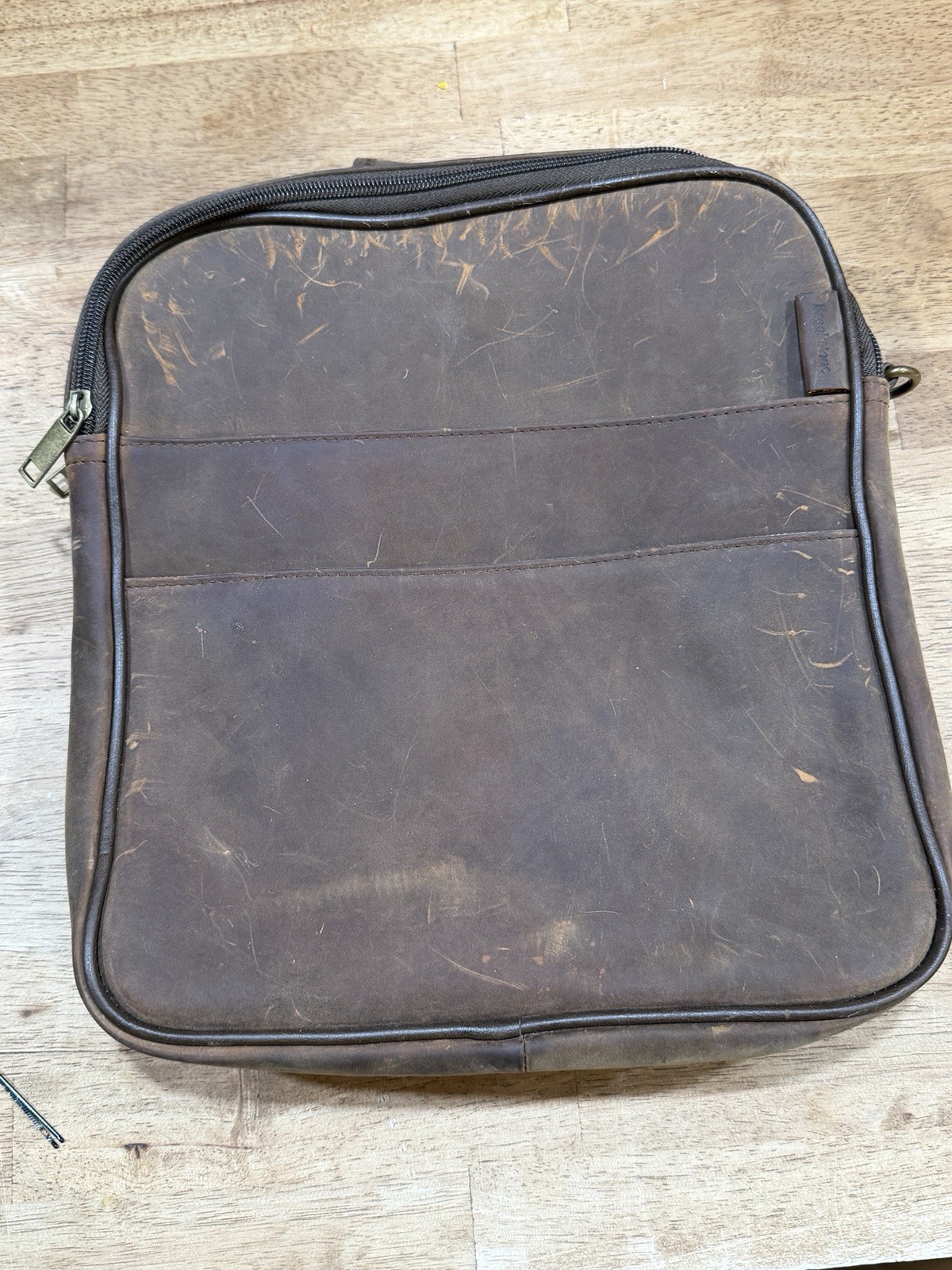 Brookstone Messenger Bag Chocolate Leather Multi Pocket Detachable Distressed