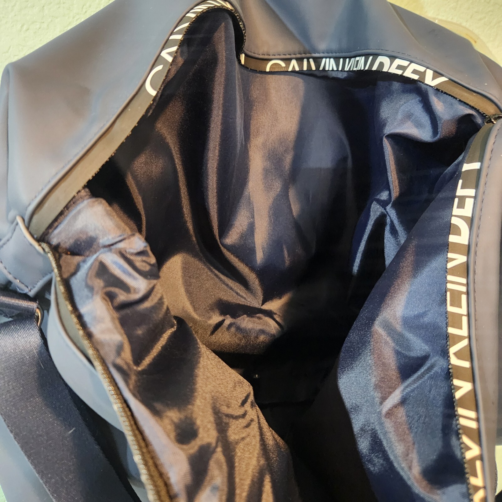 Calvin Klein Defy Duffle Weekender Travel Carry-On Sport Tote Gym Bag Navy Blue