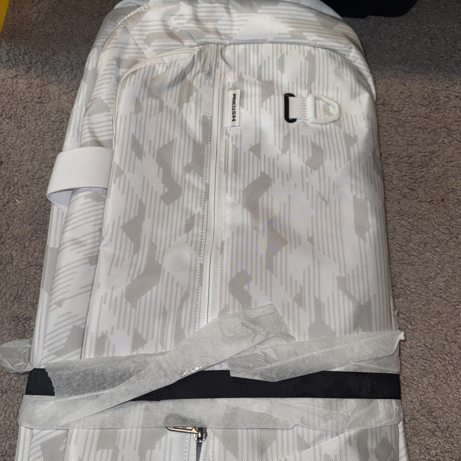 Under Armour Association UAA Basketball Duffle Bag UM Athlete Issued Pockets