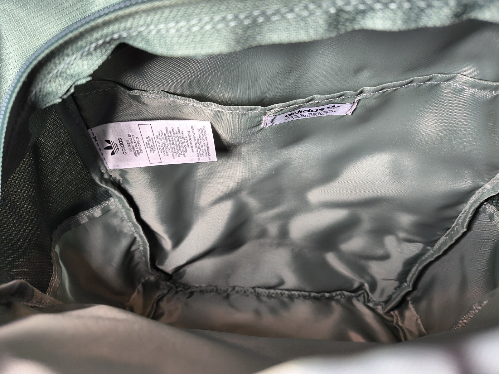 Adidas / ADICOLOR Backpack / IS4565/ Green Oxide / L