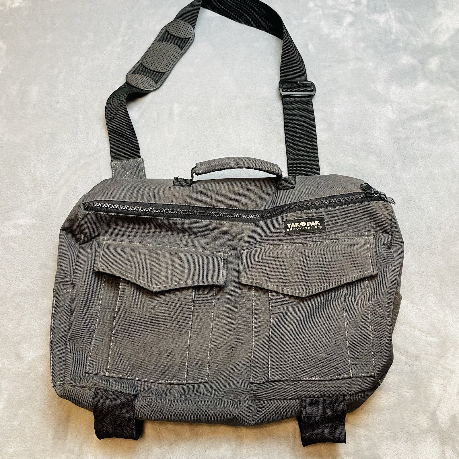 Yak Pak Brooklyn New York Crossbody Messenger Bag Dark Gray Laptop Computer