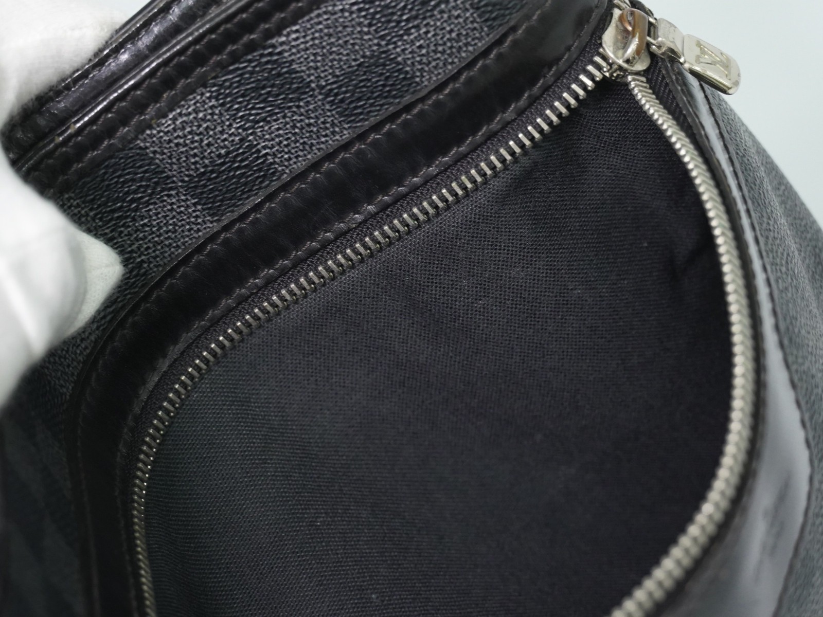 Louis Vuitton Thomas N58028 Damier Graphite Canvas Shoulder Crossbody Bag Black
