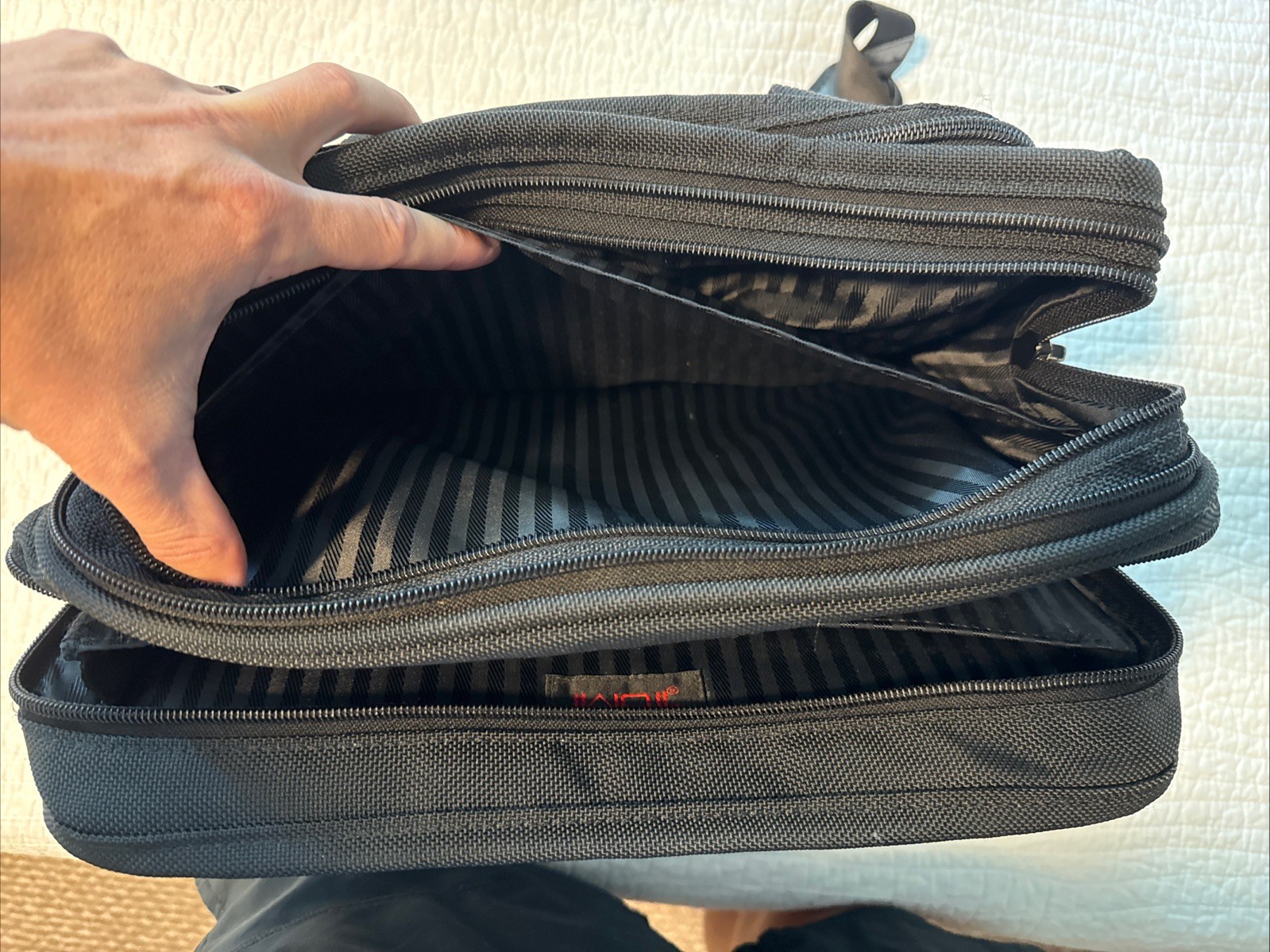 TUMI Black Nylon Expandable Laptop Carry On Travel Briefcase Case Bag 2661D3