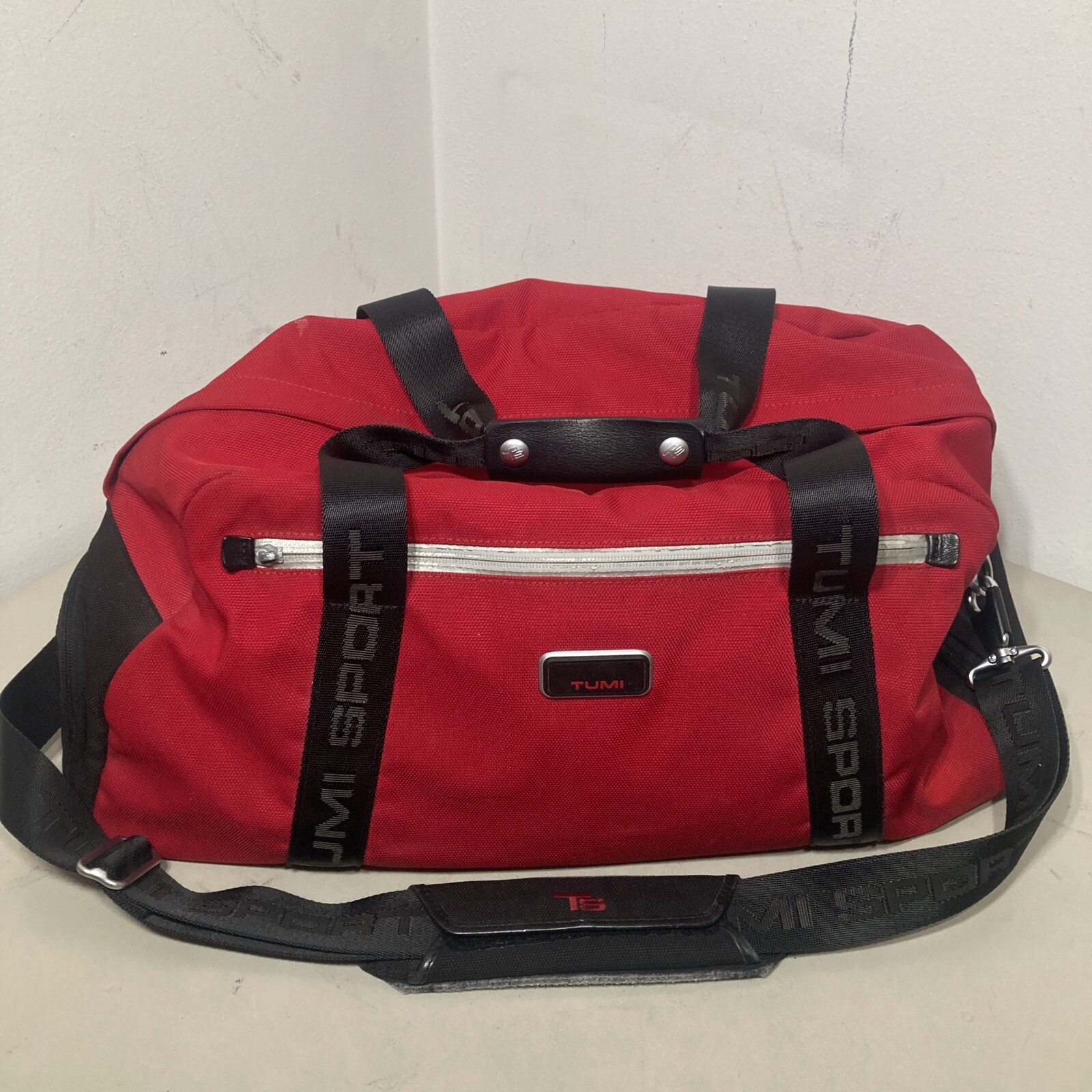 RARE! TUMI ALPHA SPORT 6645D Red Black Nylon Carry On Gym Duffle Bag READ DESCR