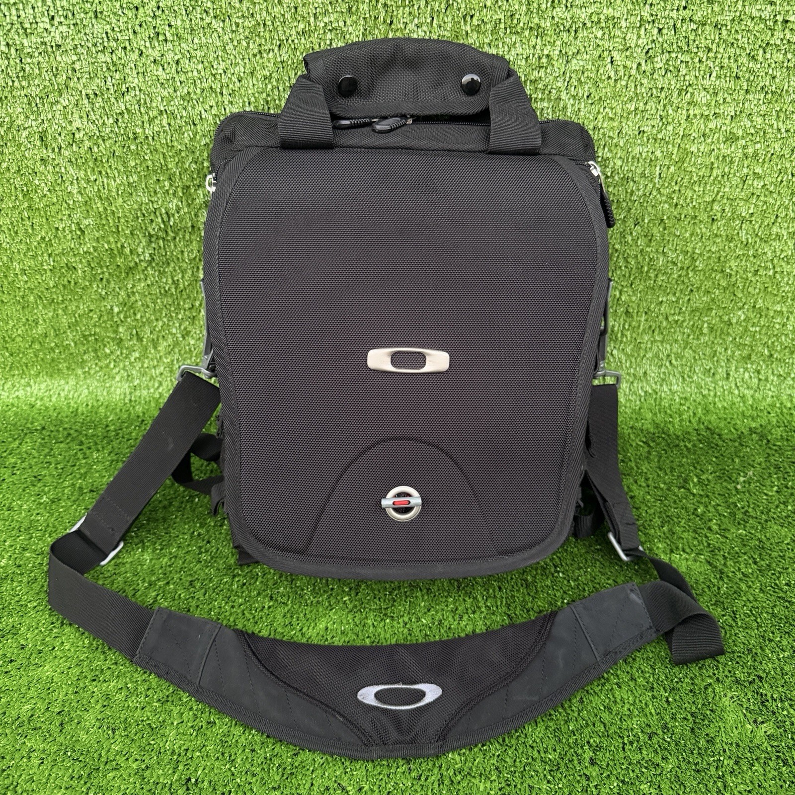 Oakley RARE VINTAGE Tactical Field Gear Vertical Messenger/BACKPACK 2Way Bag Y2K