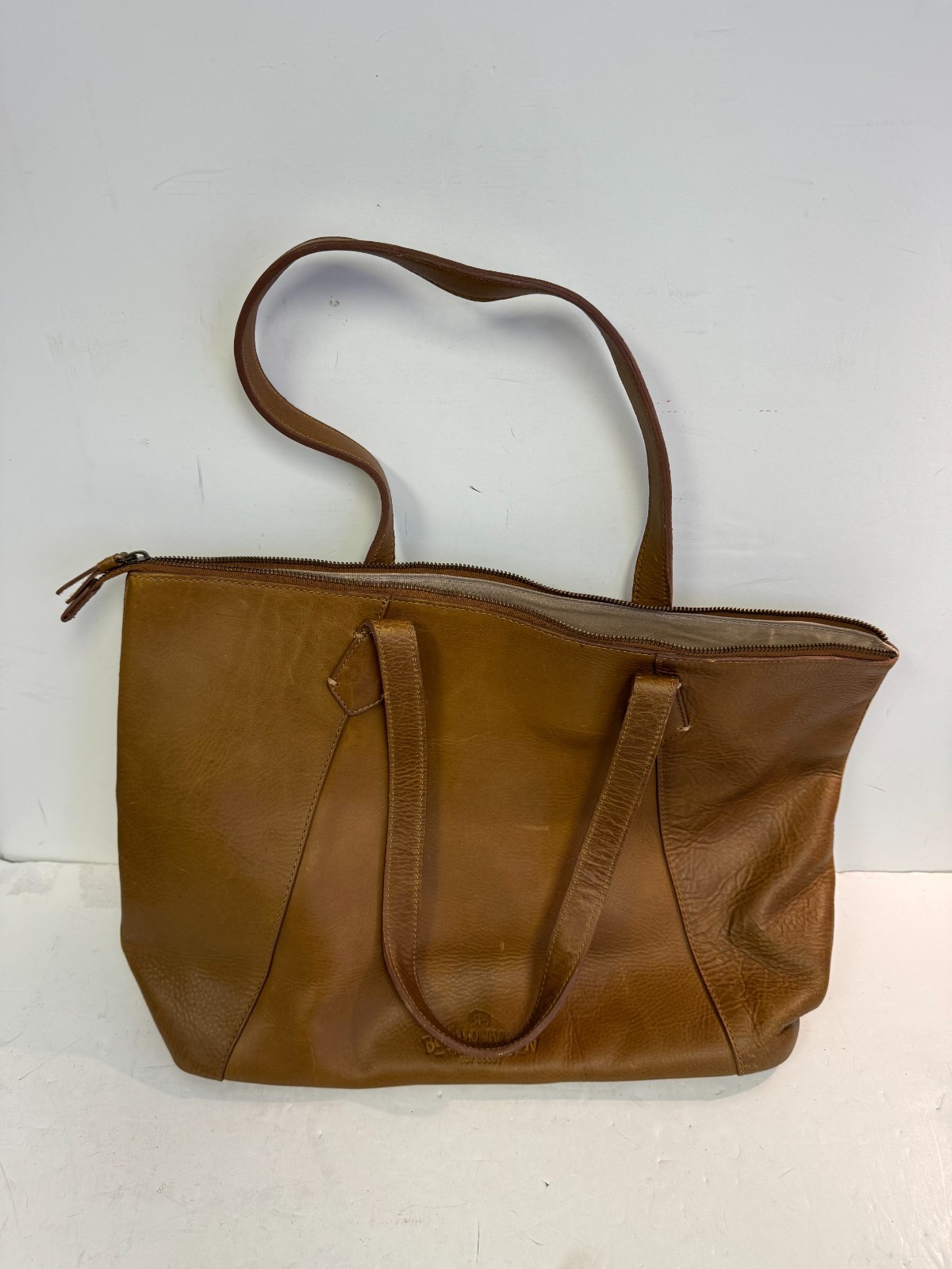 Buffalo Jackson Trading Walker Women’s Leather Tote Large 16″ W Zip Closure