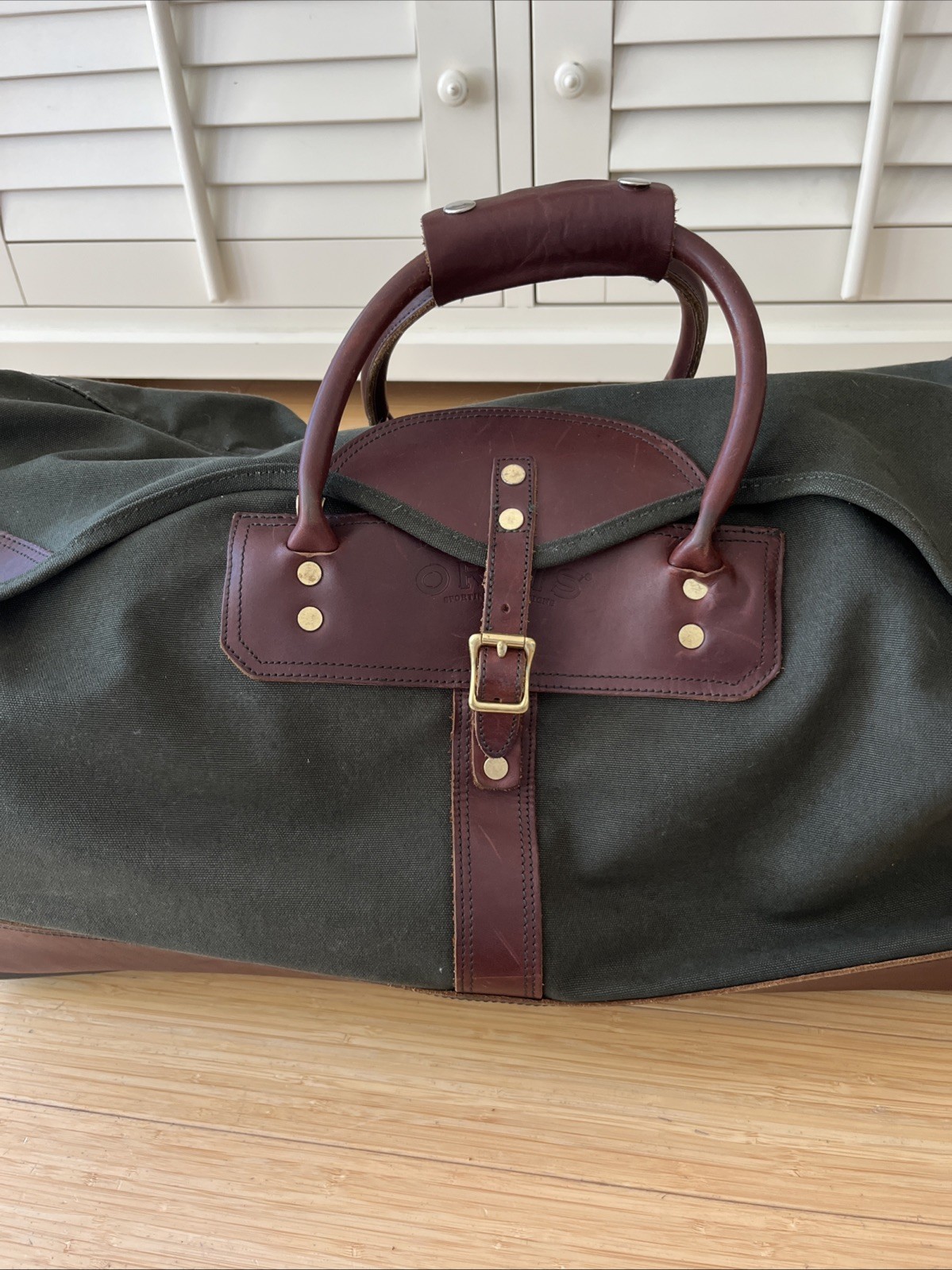 Orvis Battenkill Green Canvas Leather Bottom Large Rolling Duffle Bag Very Good