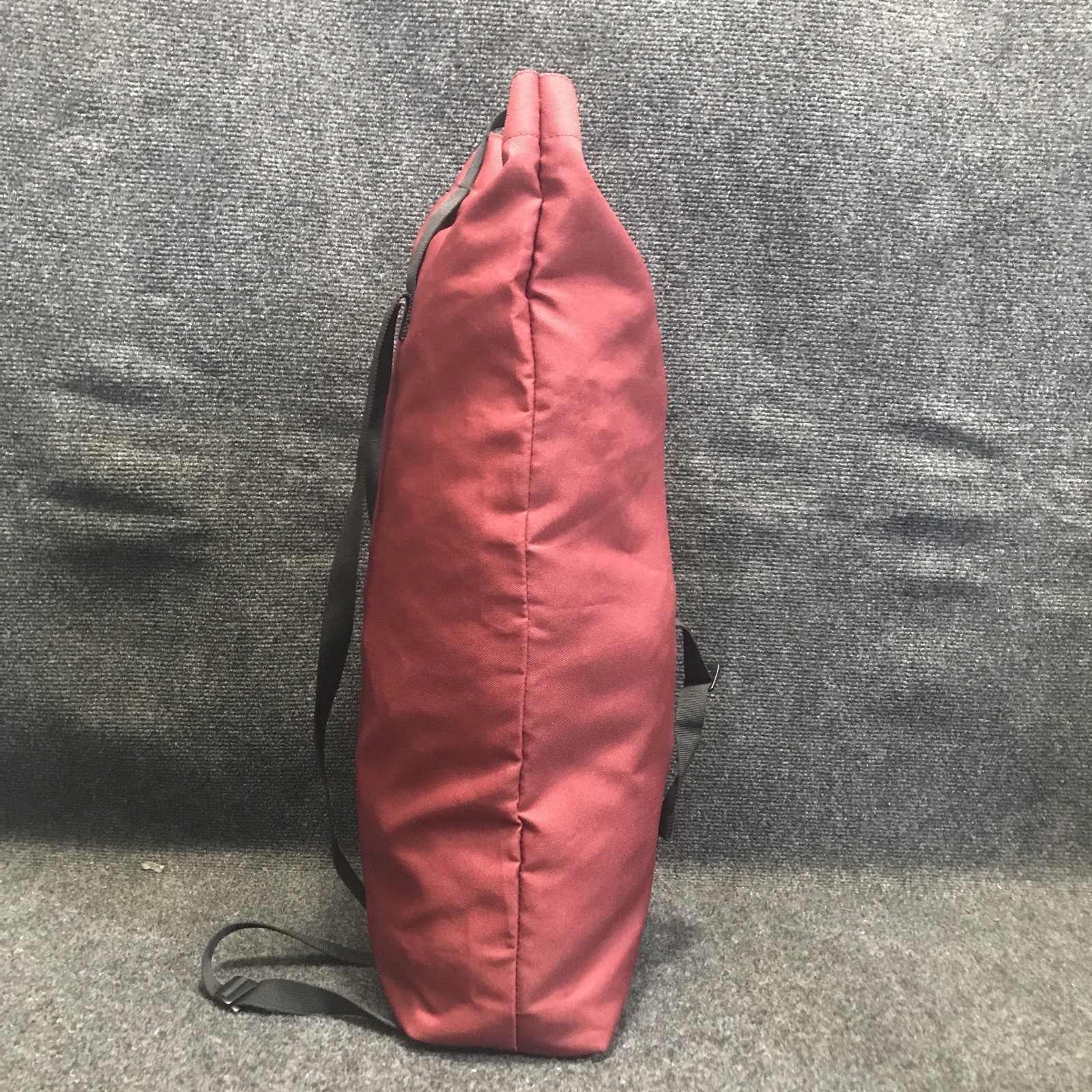 On Cloud Ambassador Maroon/Black Running Backpack Sack Run Bag w/ Front Logo