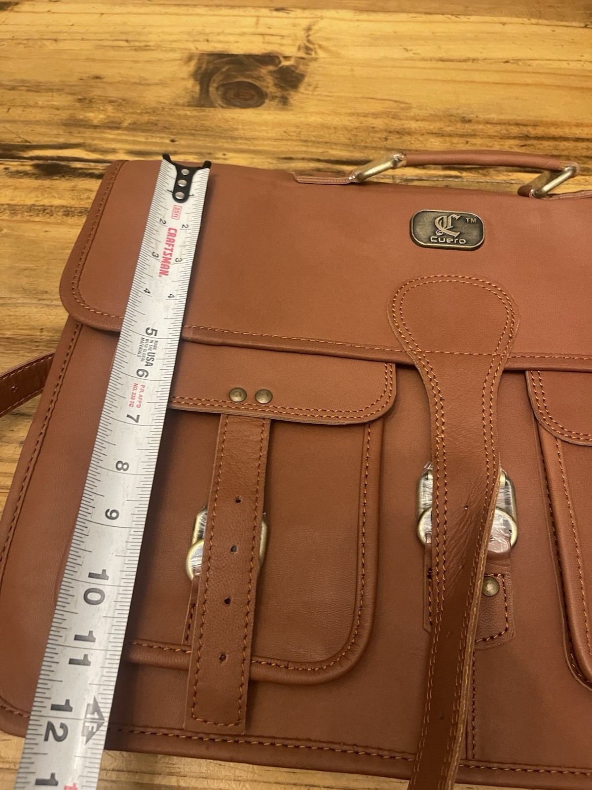 Cuero 18” Wide 12” Tall Chestnut Brown Leather Messenger Bag Brand New