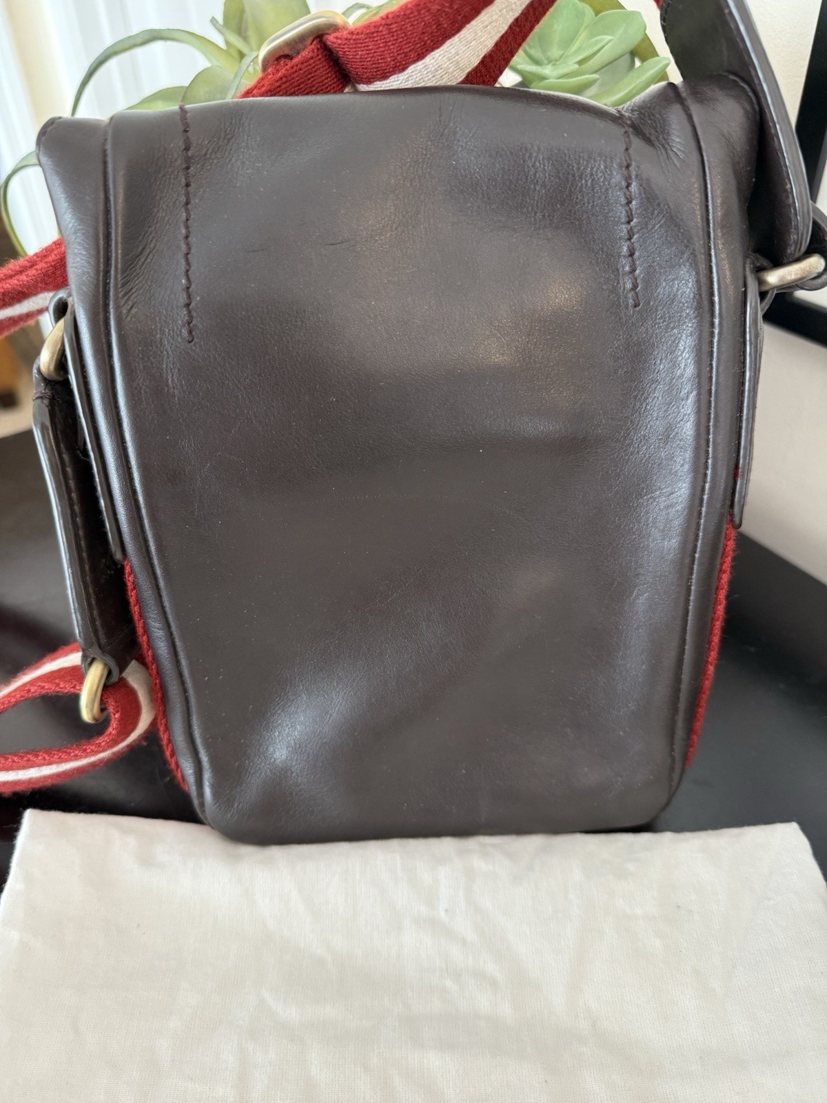 Bally Flap Messenger Mens Leather Small Dark Brown TAYLOR AIYF Stripe Strap EUC
