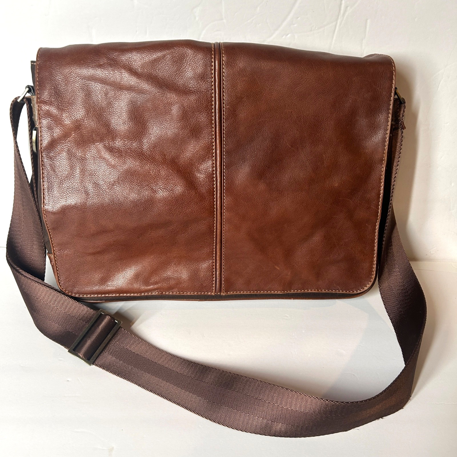 Boconi Messenger Bag Brown Leather Garth Slim Laptop Pocket with Shoulder Strap
