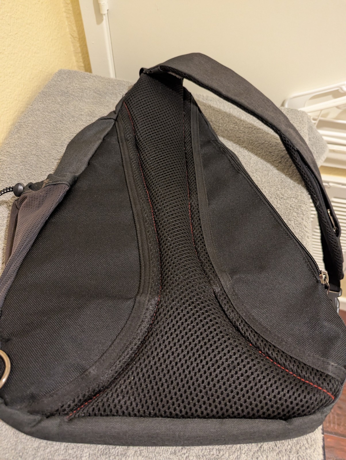 OutdoorMaster Sling Bag Single Strap Crossbody Backpack Unisex Dark Gray Red Zip