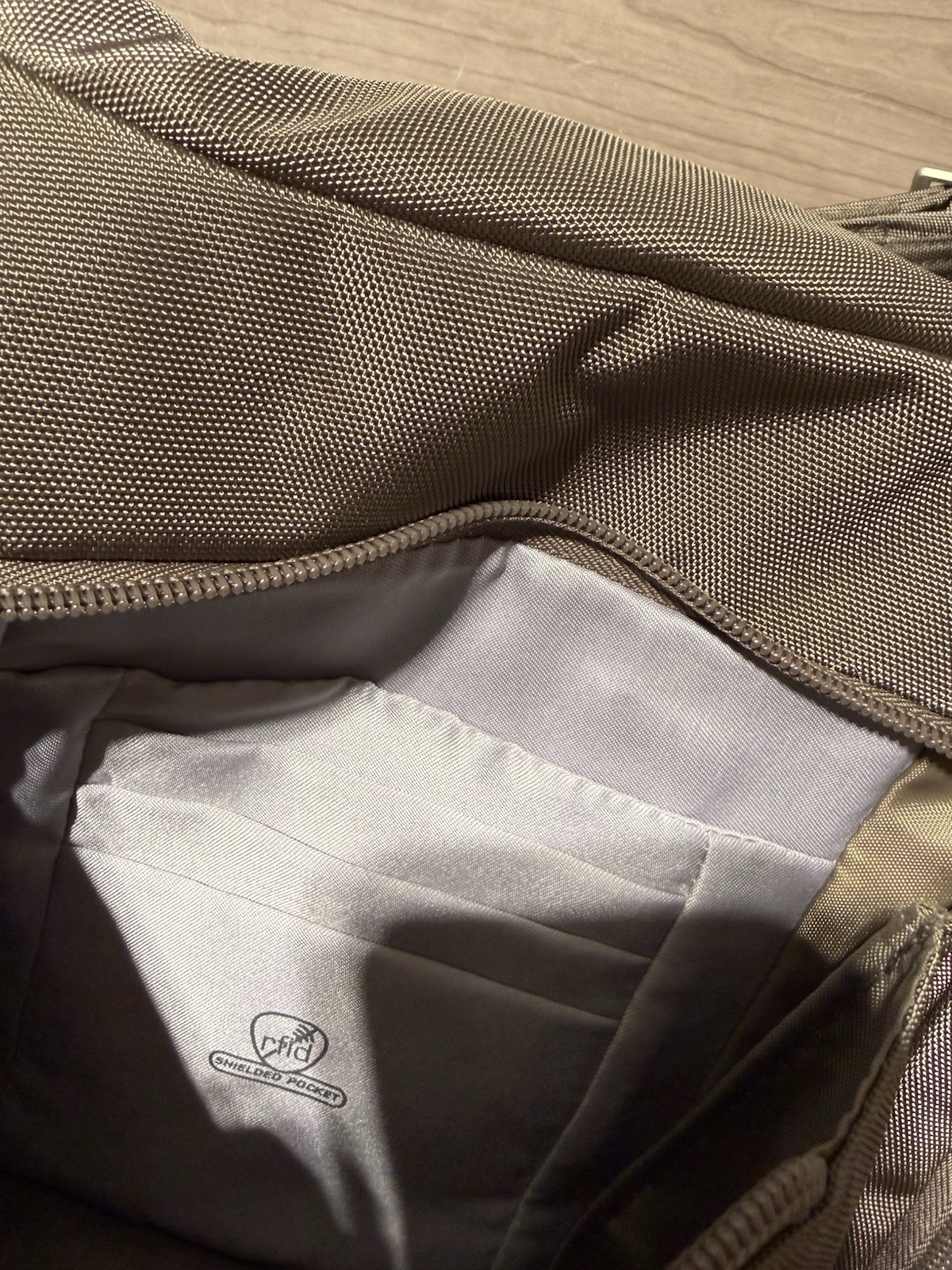 Travelon AntiTheft Classic Messenger Bag