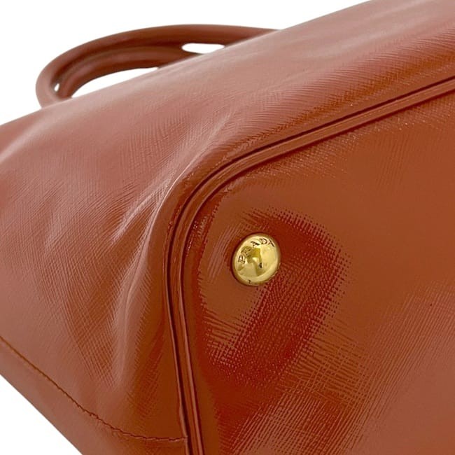 Pre-owned Prada 2-way bag, orange patent leather, size 103. This Prada tote bag