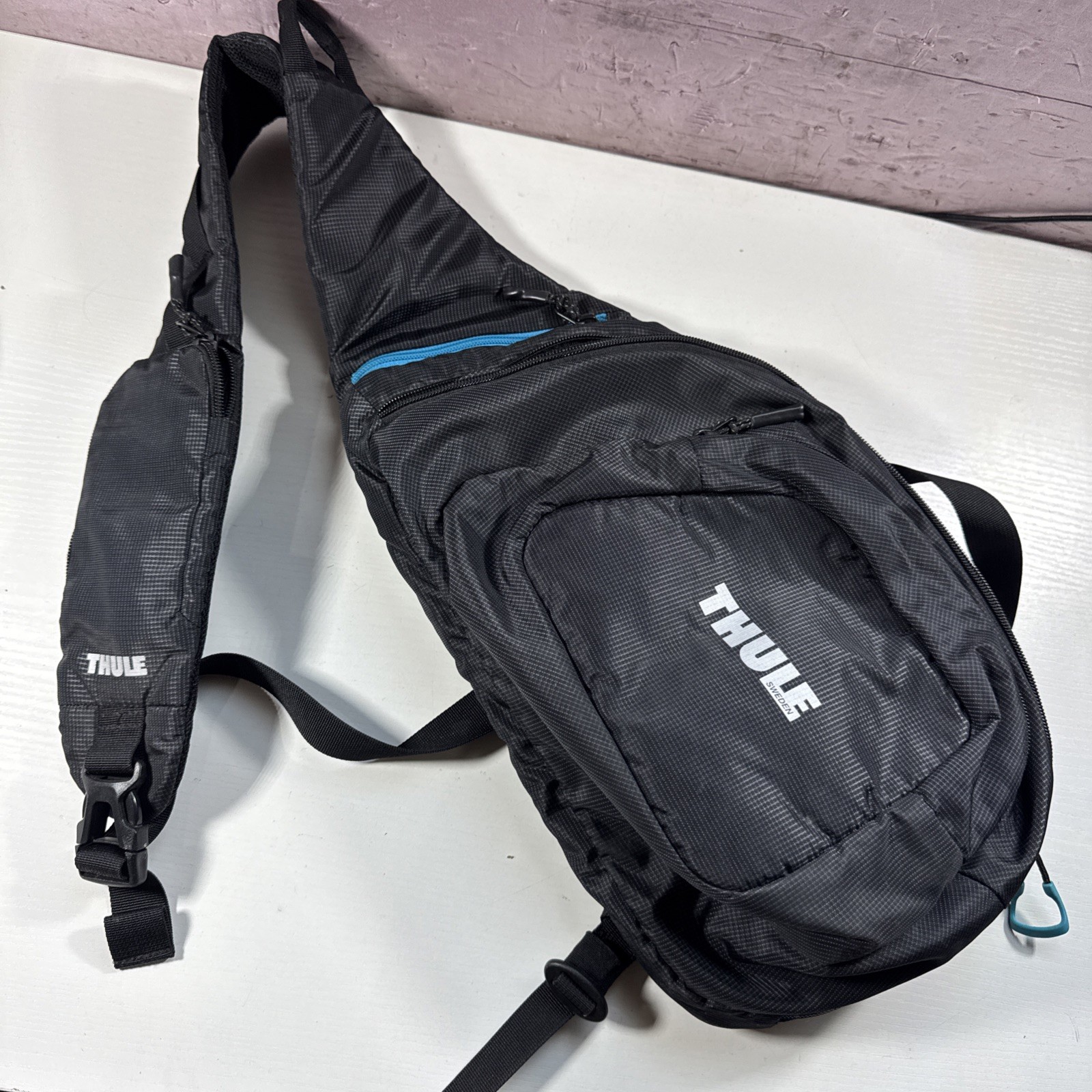 Thule Crossover Sling Bag – Used Good Condition