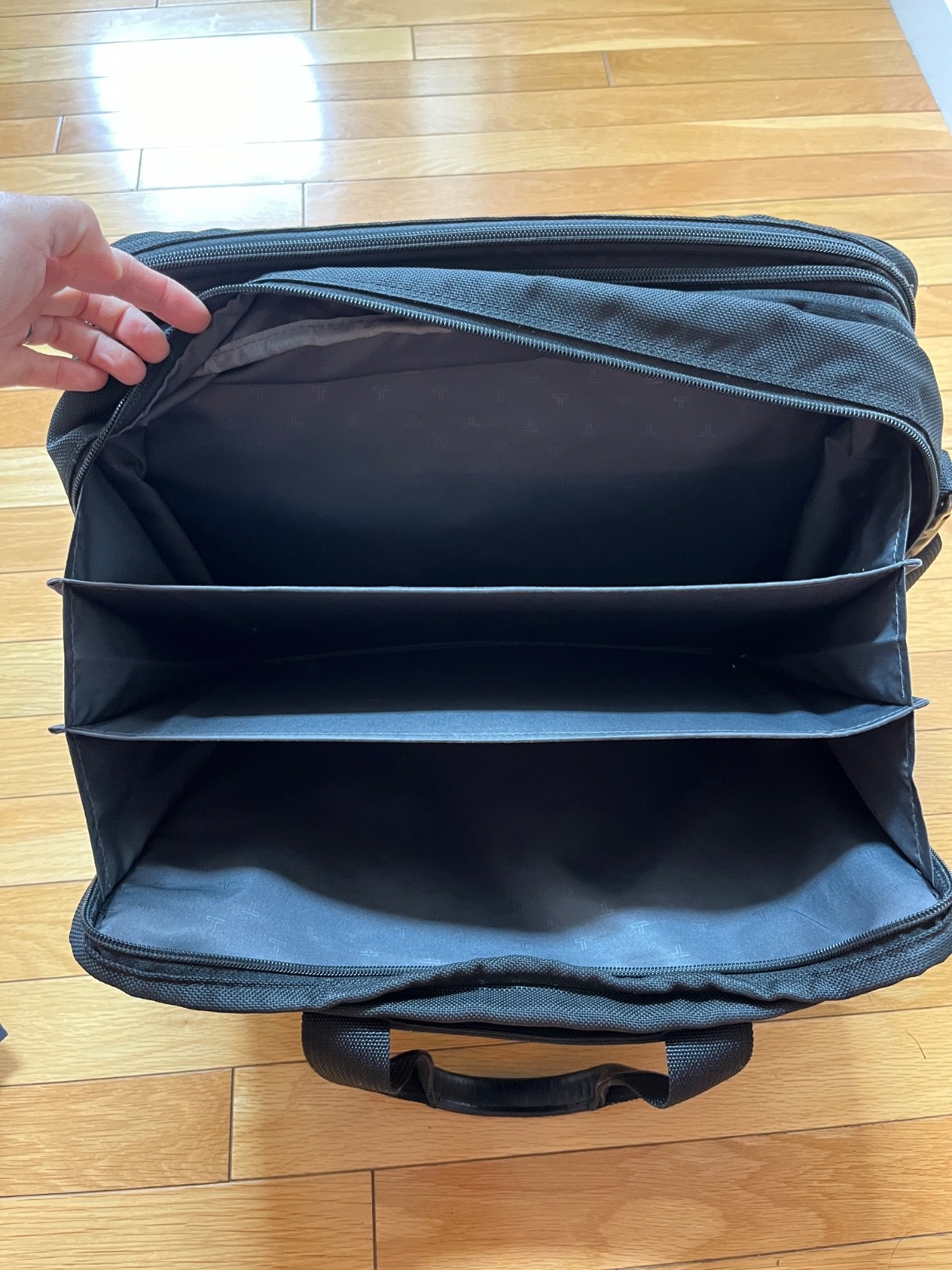 Tumi Classic Black Ballistic Nylon Compact Large Screen Briefcase Laptop Bag