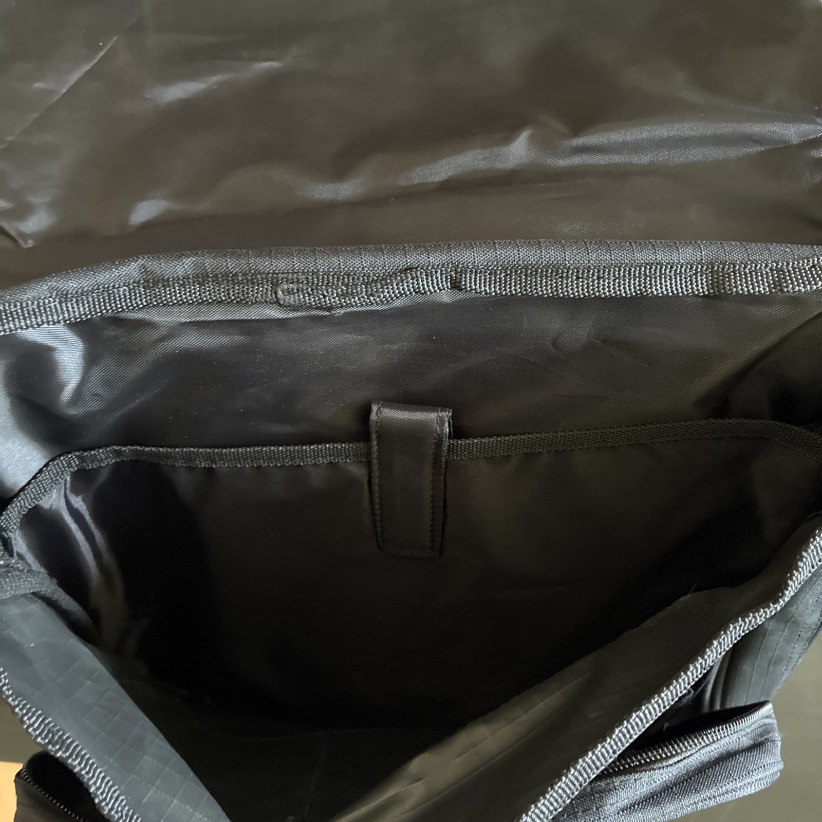 MicroStrategy Laptop Computer Adjustable Strap Laptop Messenger Bag