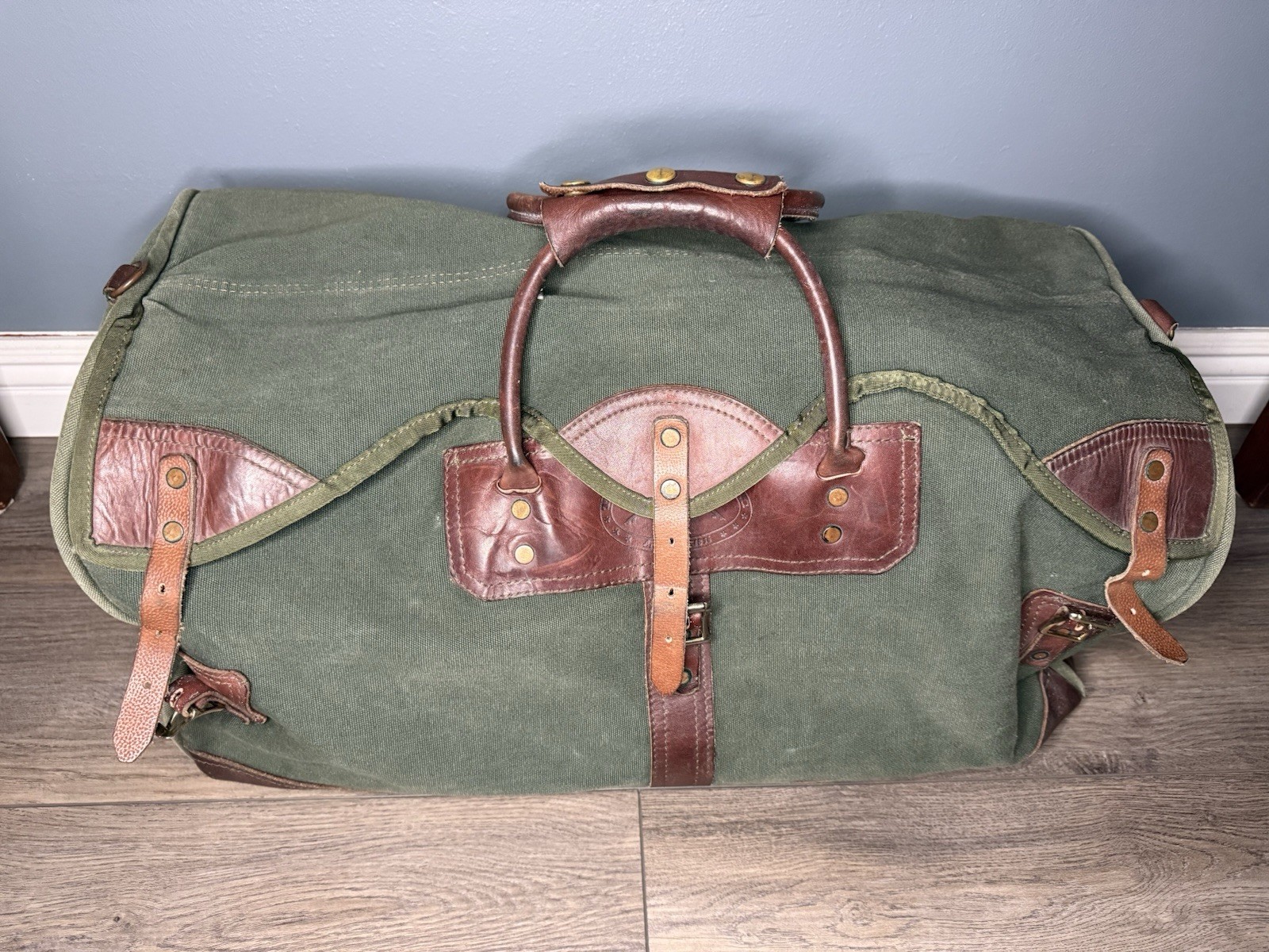 Vtg Orvis Battenkill Green Canvas Leather Bottom Large Duffle Bag 24″x12”x12”