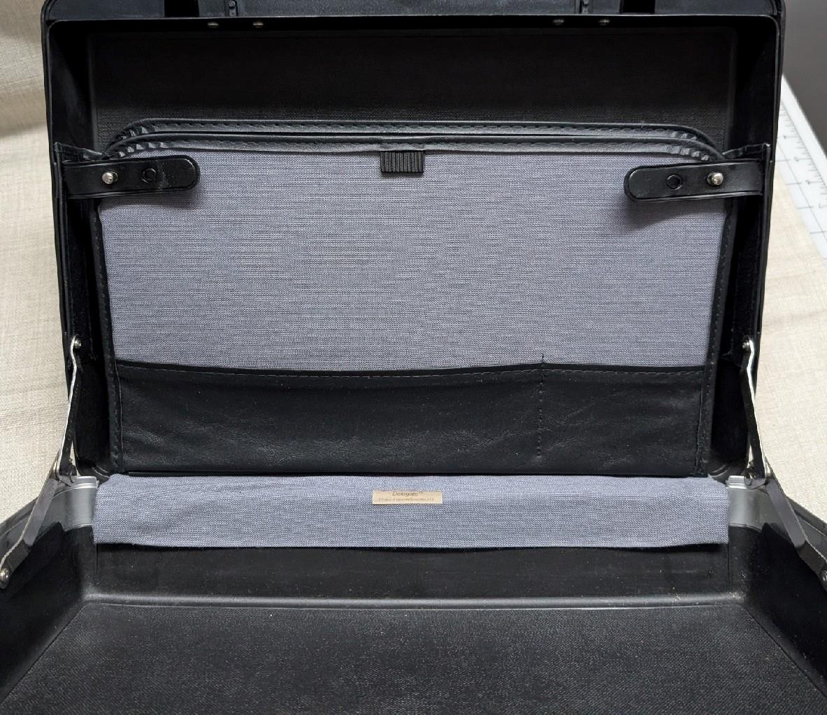 vintage SAMSONITE hard shell BRIEFCASE black 18x14x5 suitcase CARRY-ON black 80s