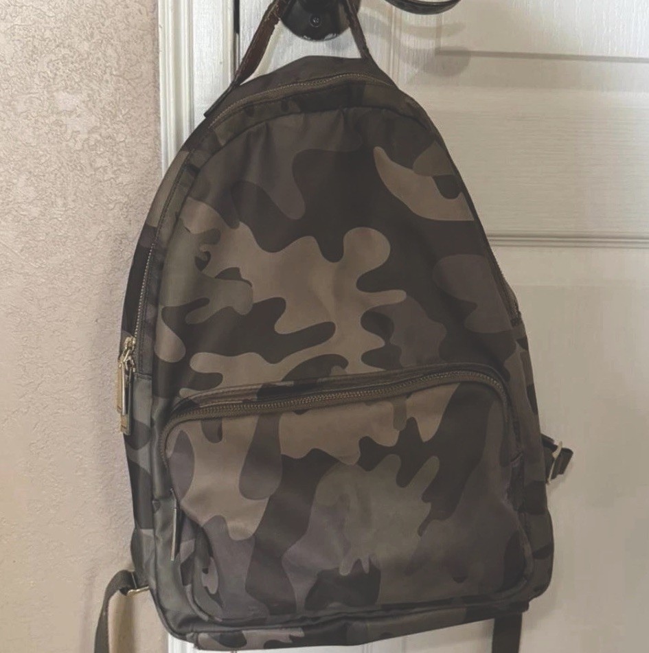 Tommy Hilfiger Men’s Large Camouflage Backpack Gray/Black Zip Pockets Lined