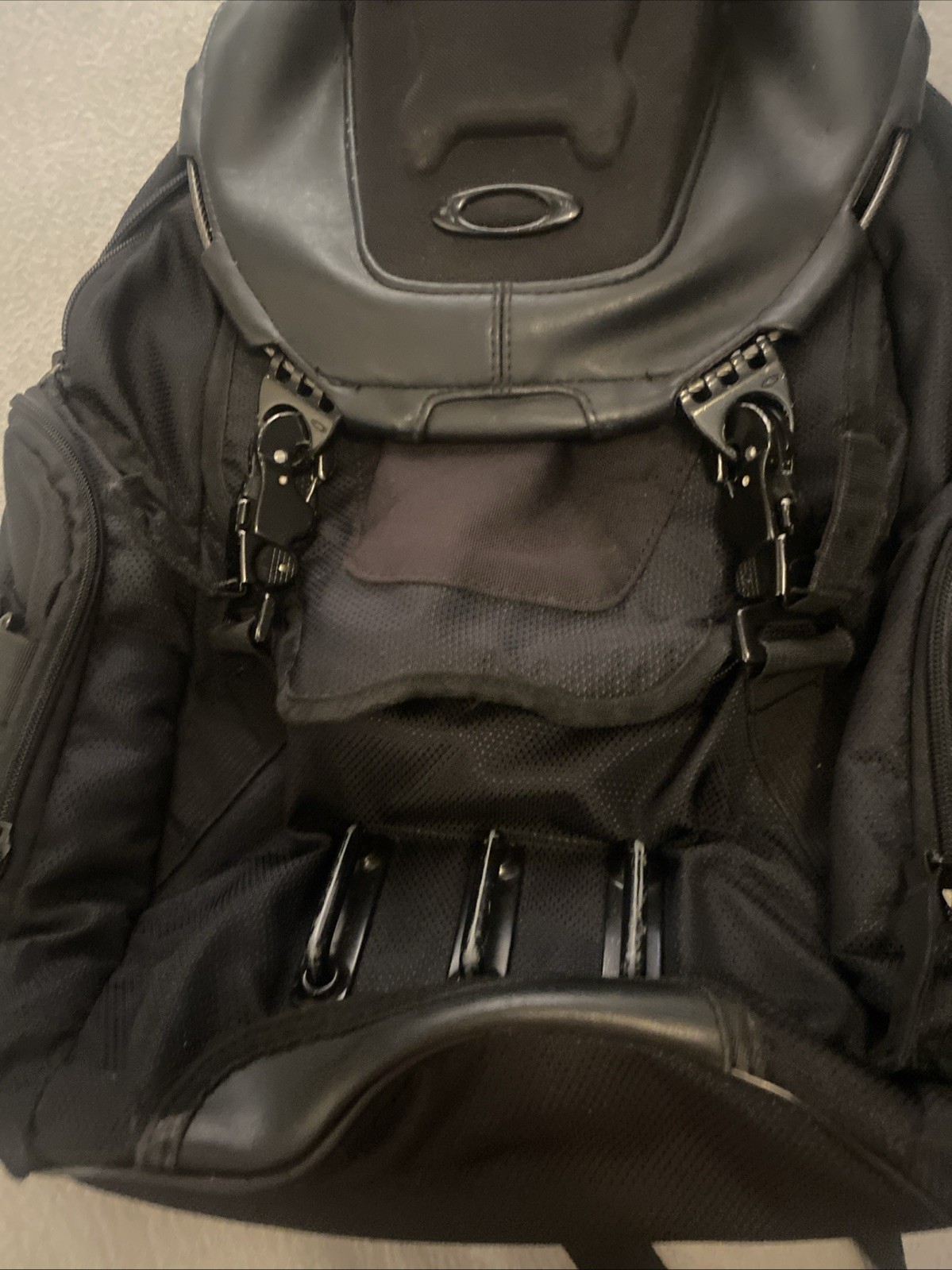 Oakley Tactical Field Gear Kitchen Sink Backpack Stealth Black damaged