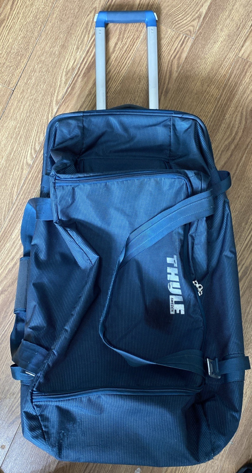 Thule Sweden Subterra Rolling Duffle 28″ Blue Carry On or Check Bag