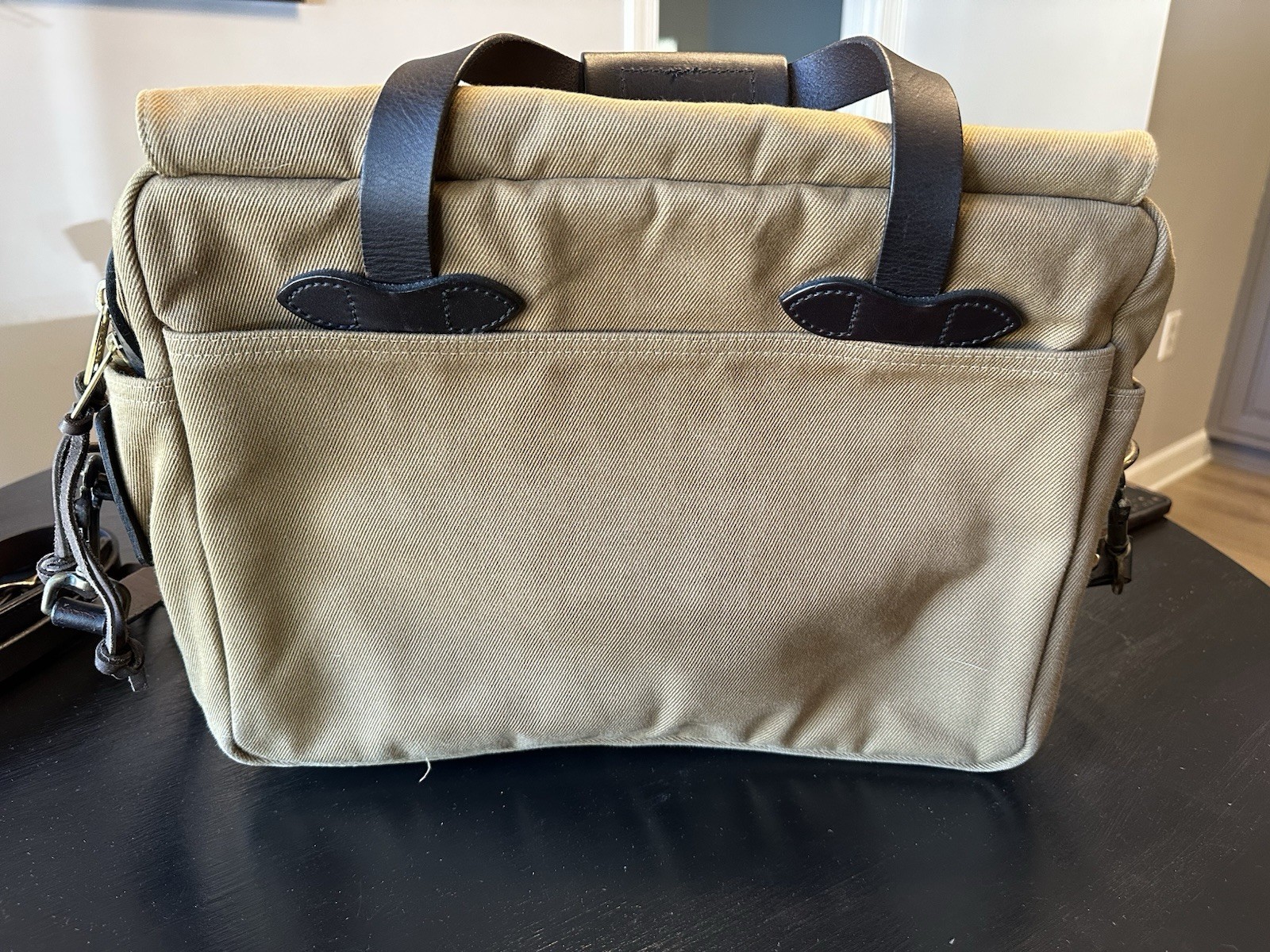 Filson Computer Briefcase Style 258 Excellent Condition. Dark tan rugged twill