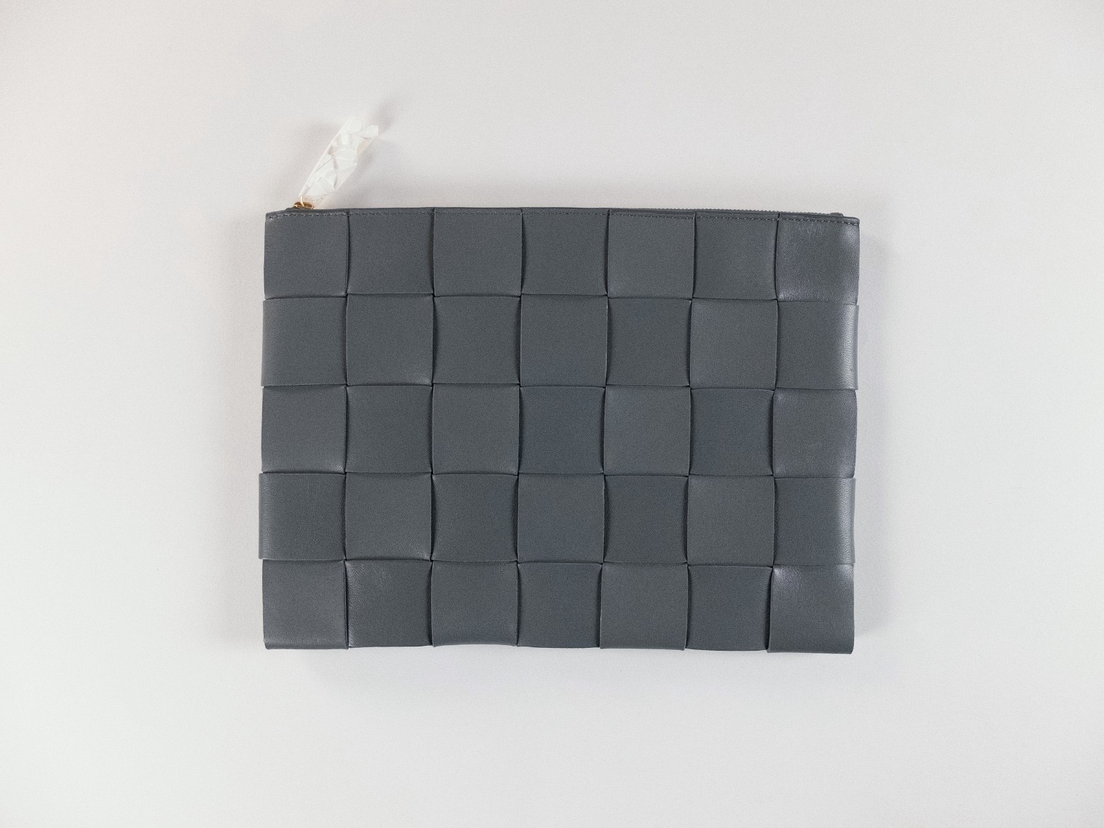 (NO CUSTOMS TAX) BOTTEGA VENETA Cassette gray intrecciato leather clutch bag