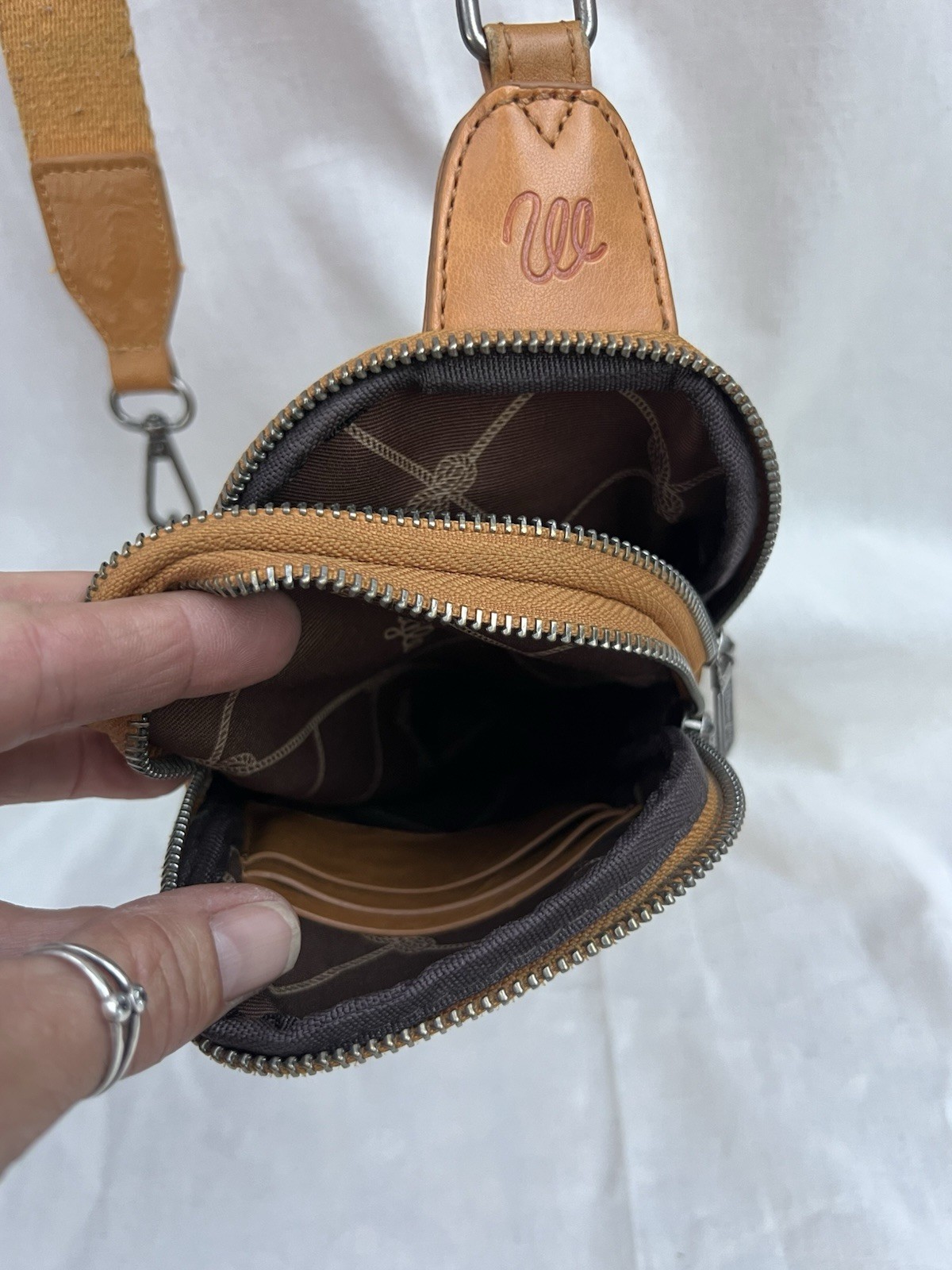 Wrangler Camel Brown Crossbody Bag Zip Closure Adjustable Strap w/ Outer Pockets