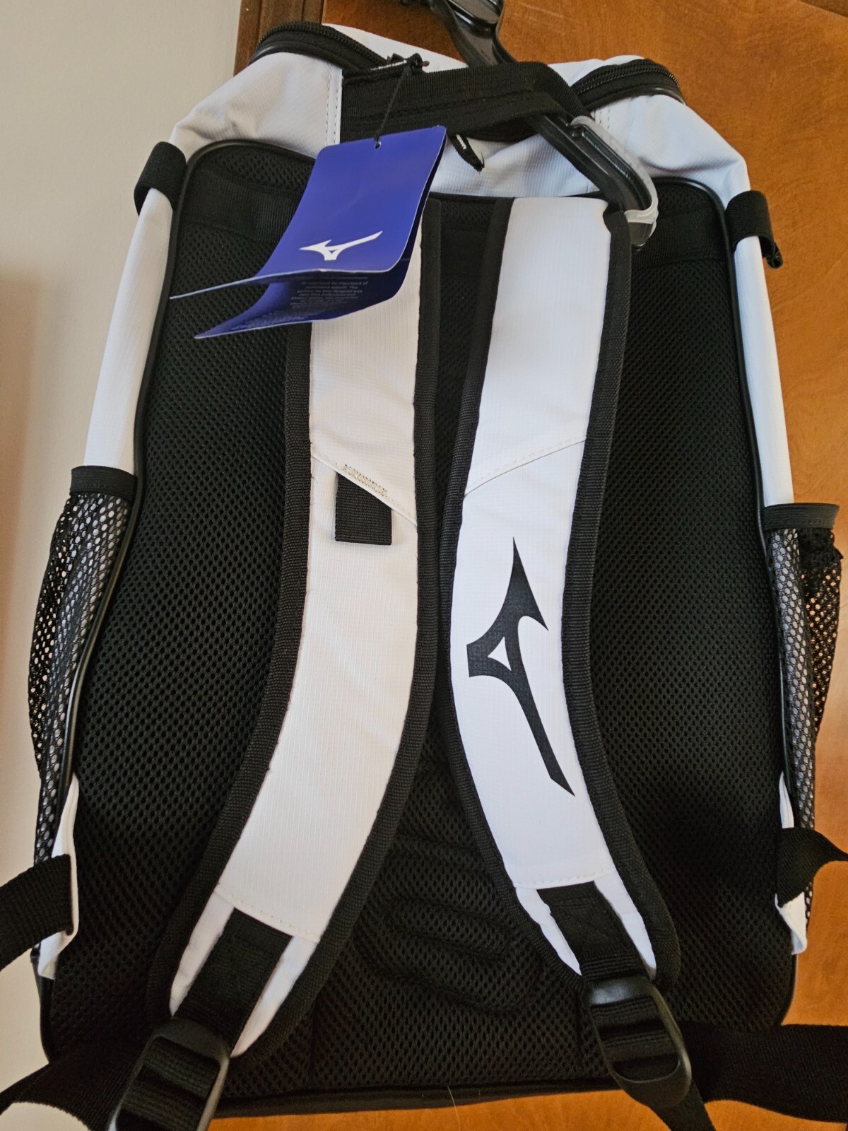 mizuno black/ white 14″×20″ backpack with side pockets