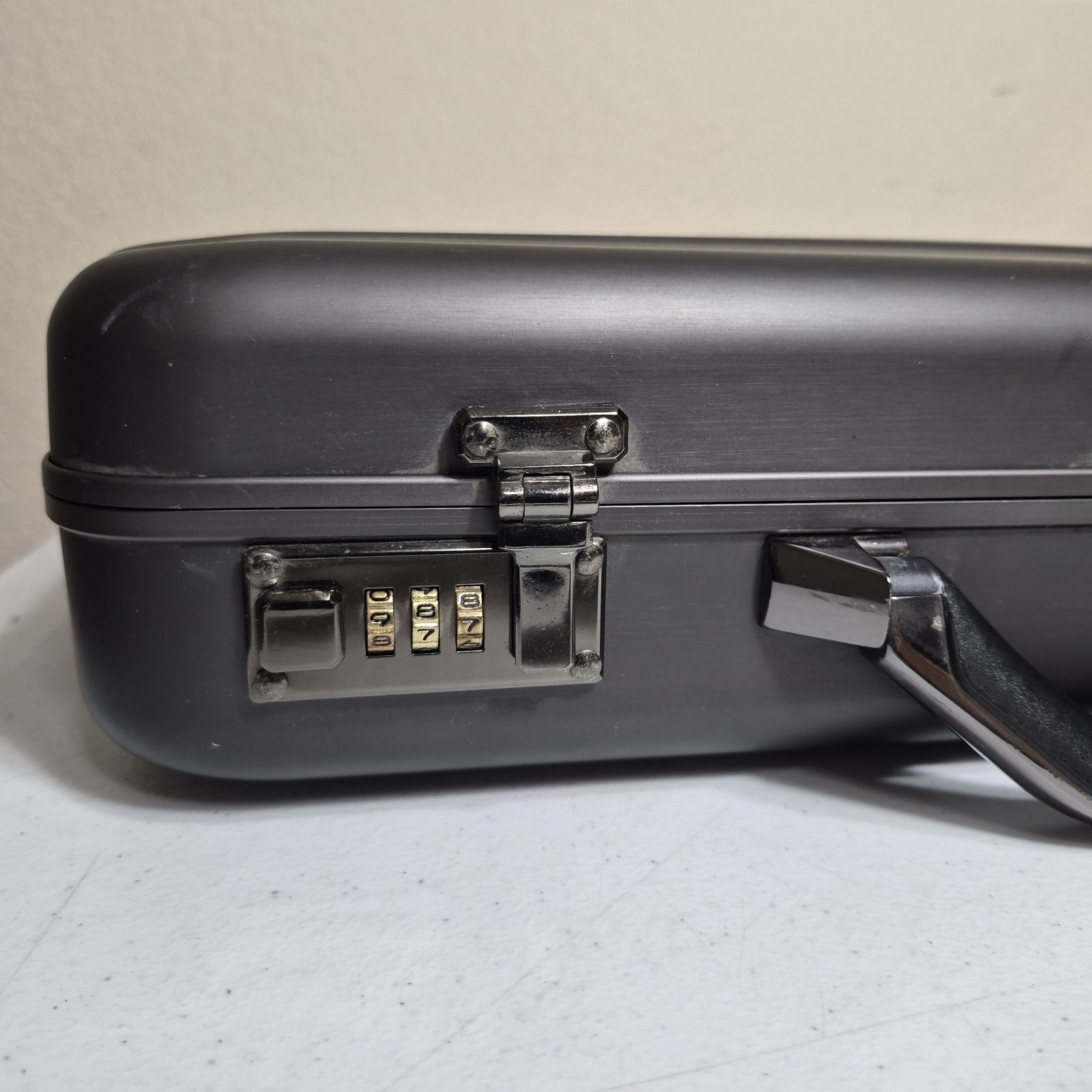 Vintage Kenneth Cole Reaction Aluminum Attache Briefcase Metal Gunmetal