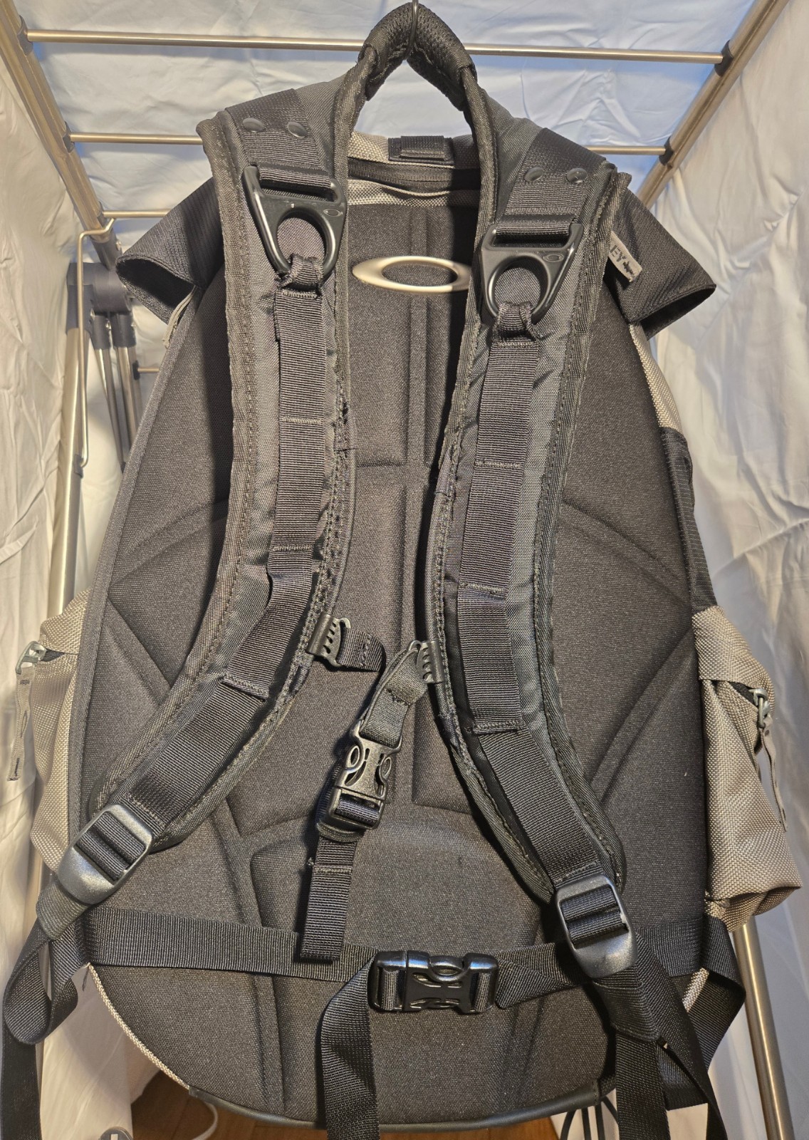 New Never Used OAKLEY ICON PACK 3.0 BACKPACK 92075A-279 Sheet Metal